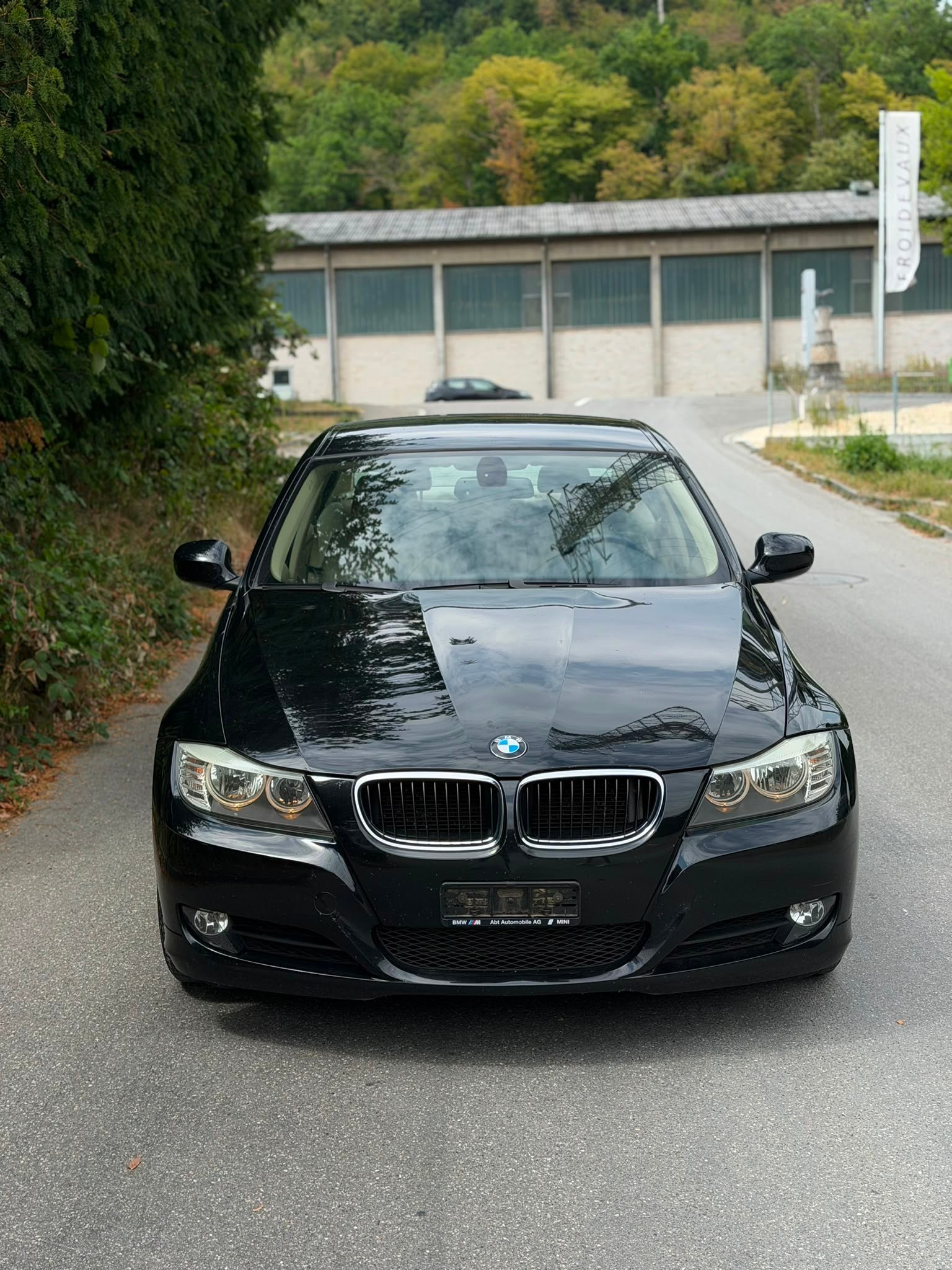 BMW 318d Dynamic Edition-image-3