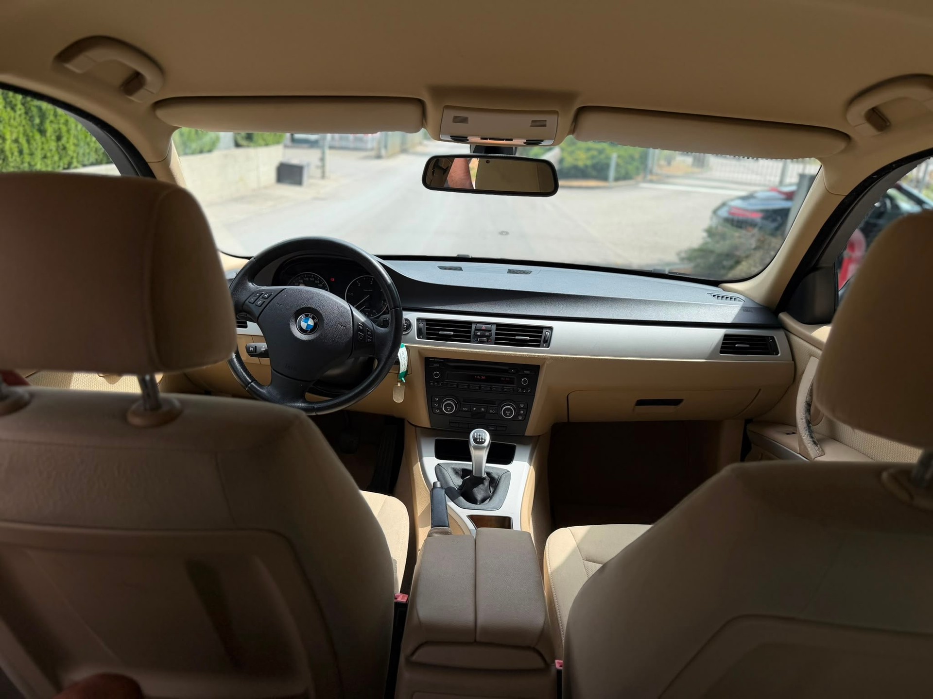 BMW 318d Dynamic Edition-image-5