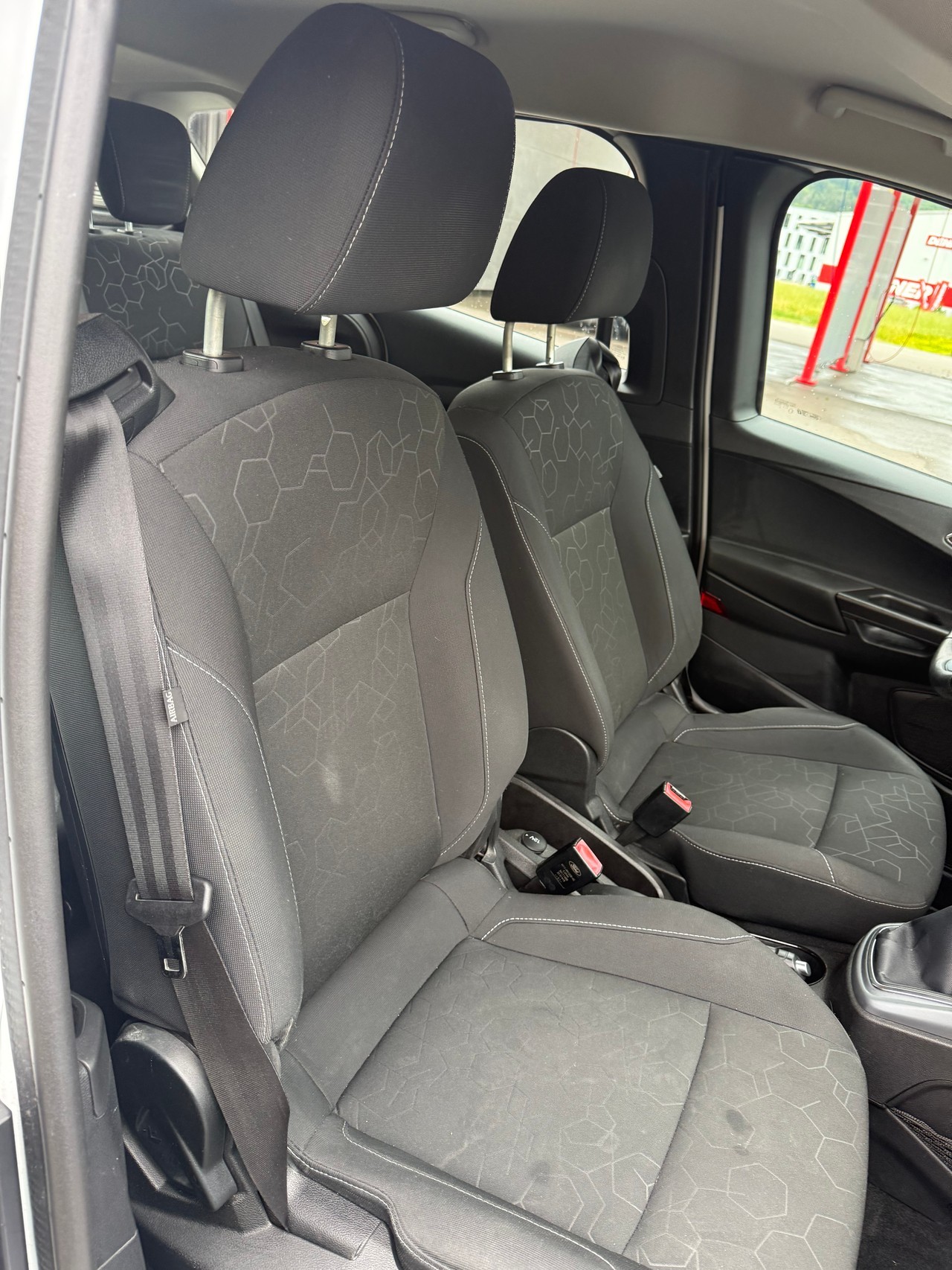 FORD B-Max 1.0 SCTi Titanium-image-4