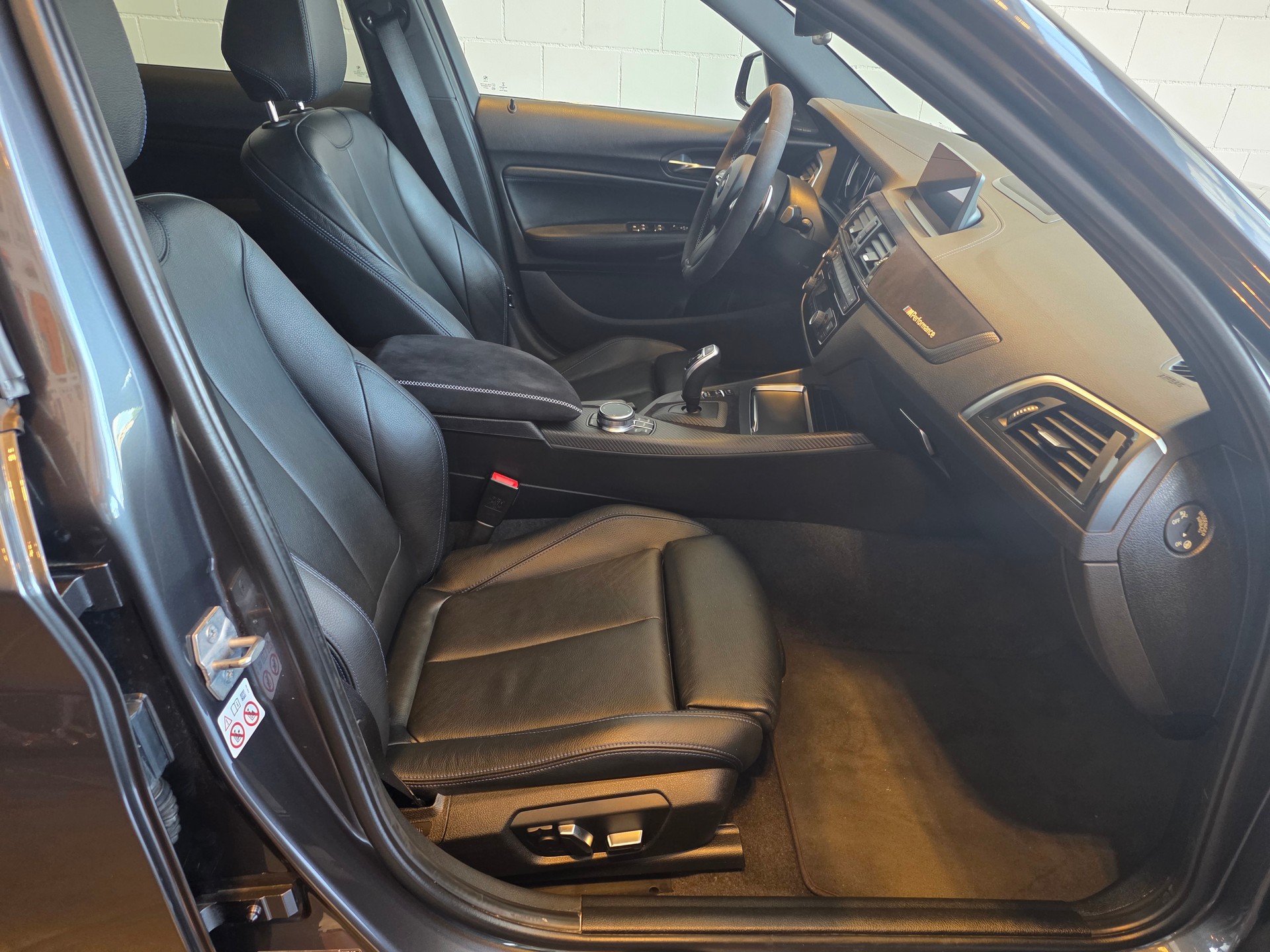 BMW M140i xDrive Swiss Per.Ed-image-17