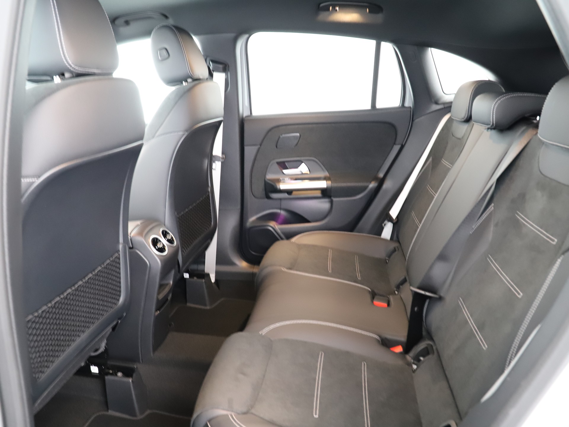 MERCEDES-BENZ GLA 200 Night Star 7G-D-image-10