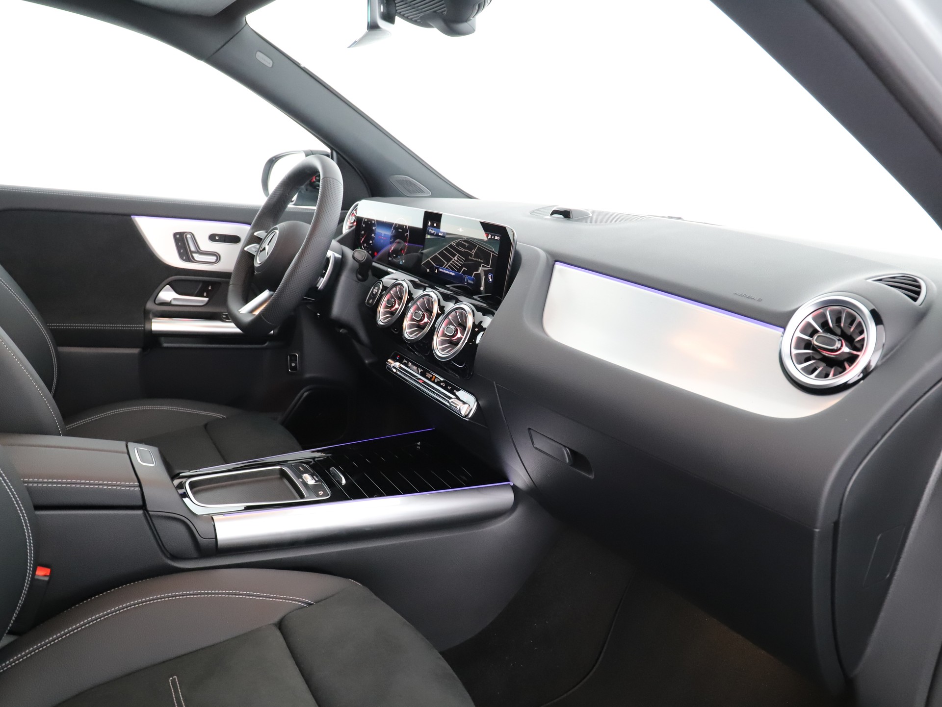 MERCEDES-BENZ GLA 200 Night Star 7G-D-image-11