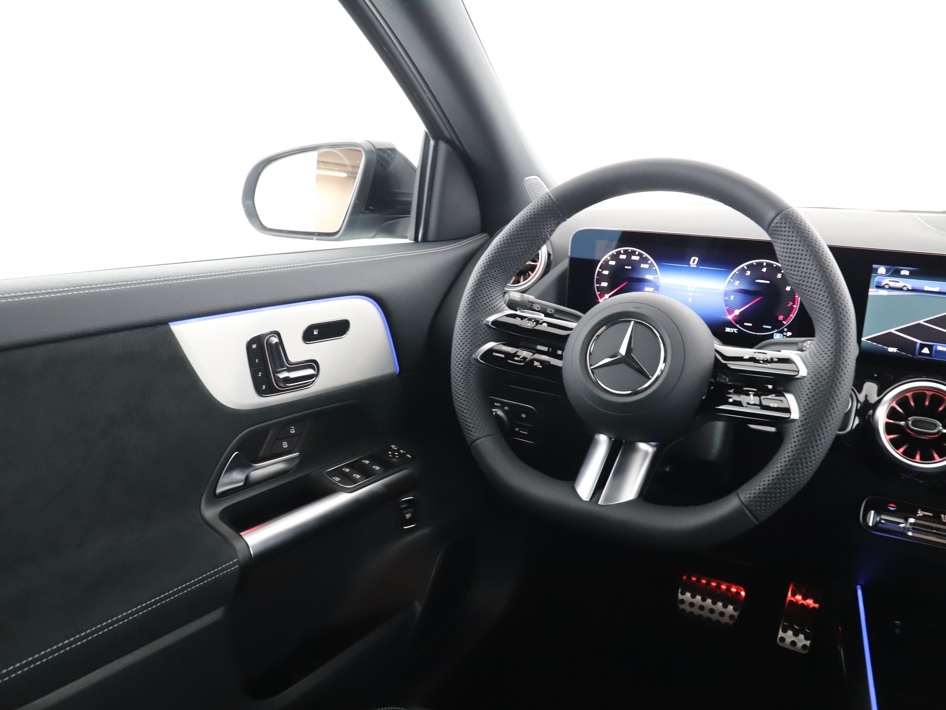 MERCEDES-BENZ GLA 200 Night Star 7G-D-image-13