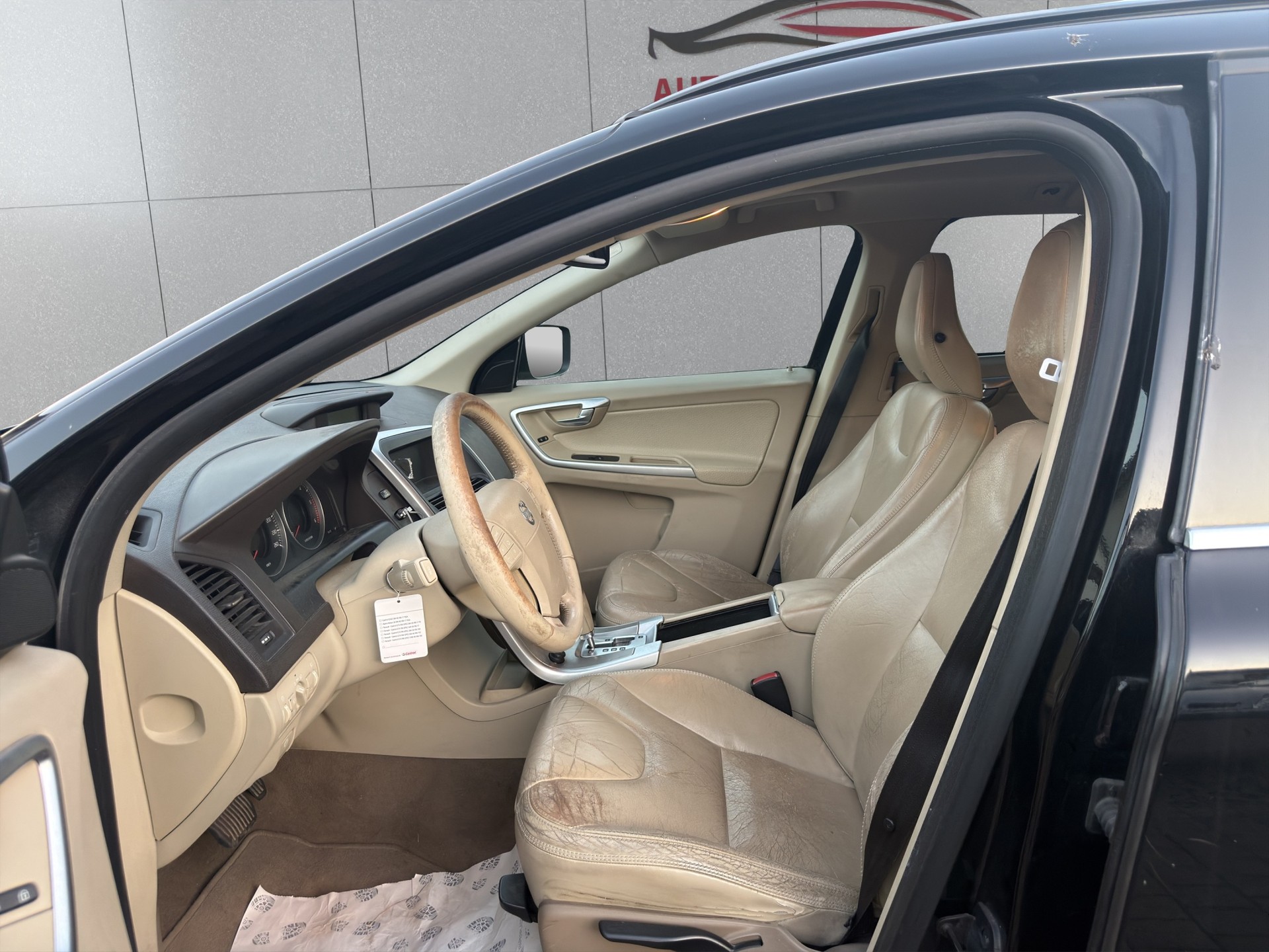 VOLVO XC60 D5 AWD Kinetic Geartronic-image-8