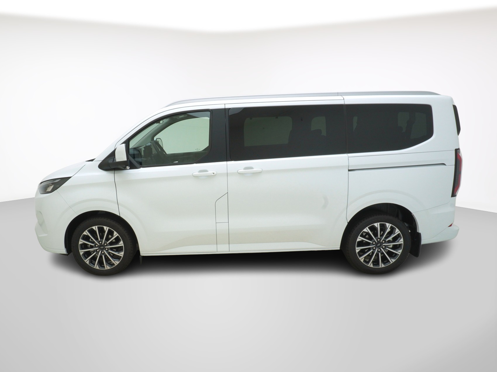 FORD Tourneo Custom L1 2.5 Plug-in-Hybrid Titanium X-image-1