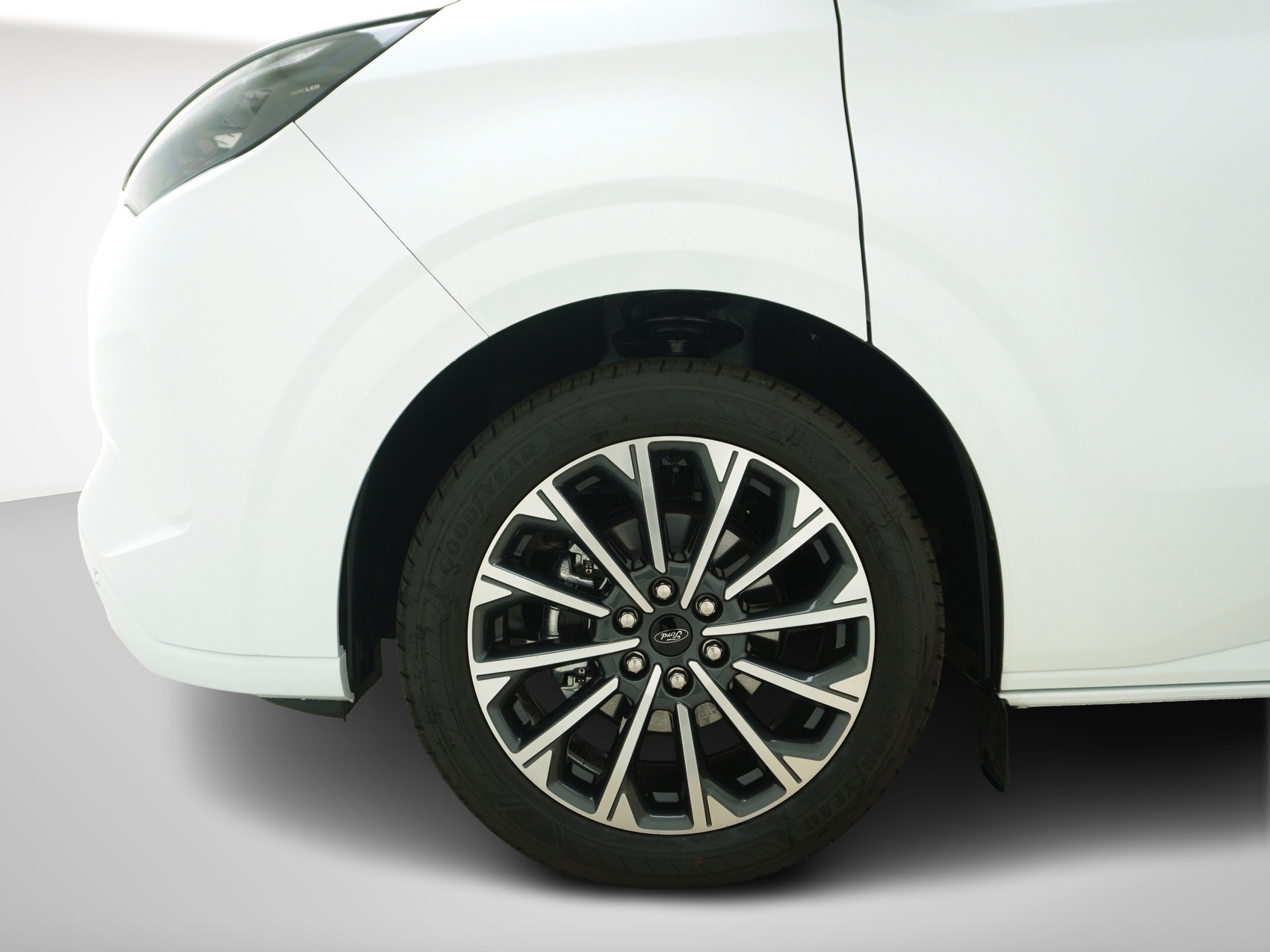 FORD Tourneo Custom L1 2.5 Plug-in-Hybrid Titanium X-image-9