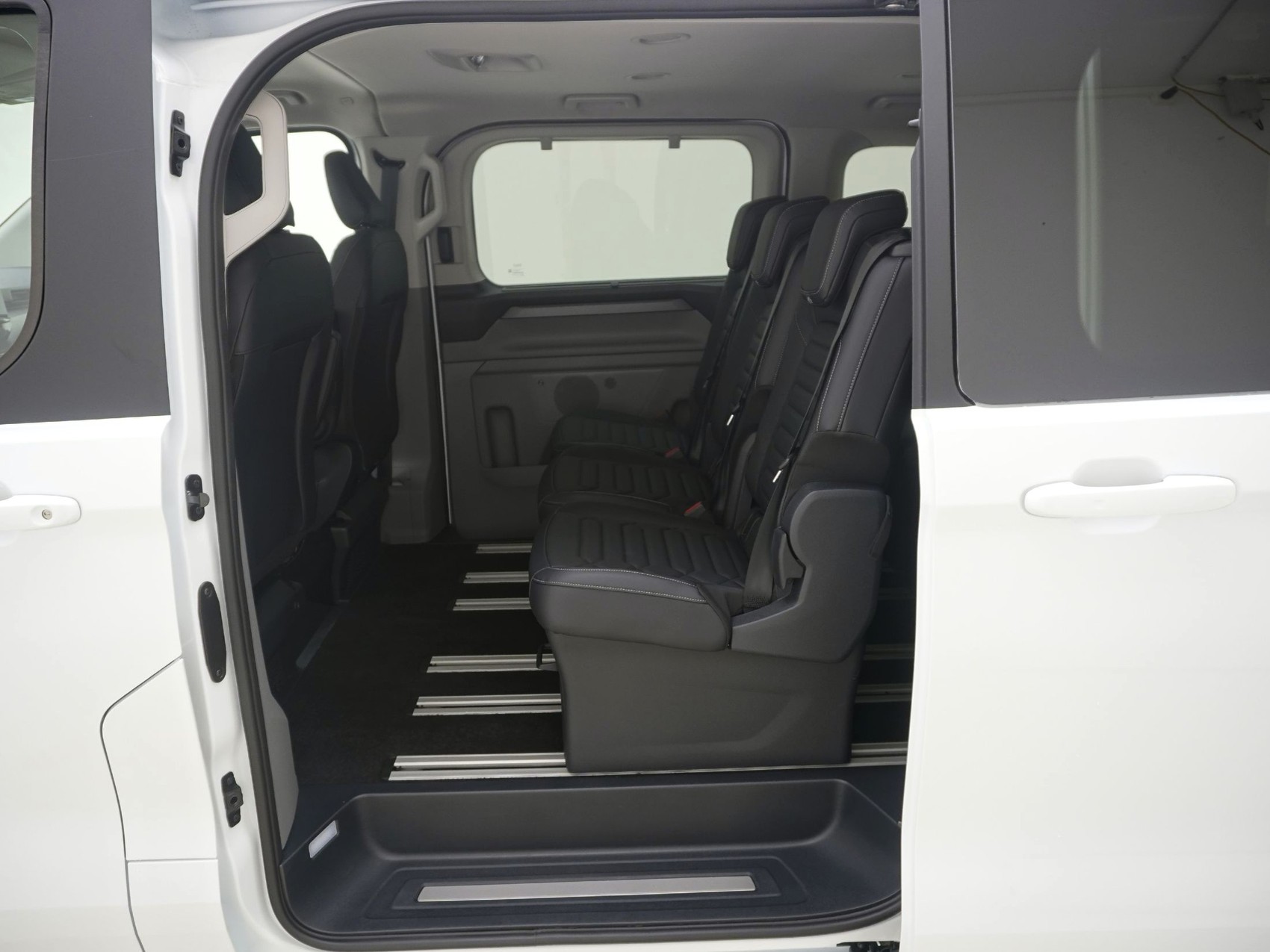 FORD Tourneo Custom L1 2.5 Plug-in-Hybrid Titanium X-image-14