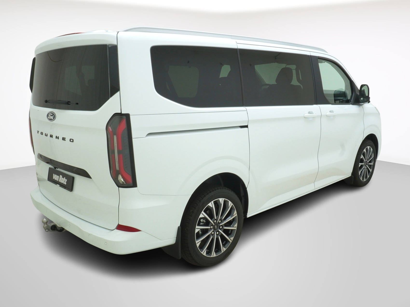 FORD Tourneo Custom L1 2.5 Plug-in-Hybrid Titanium X-image-4