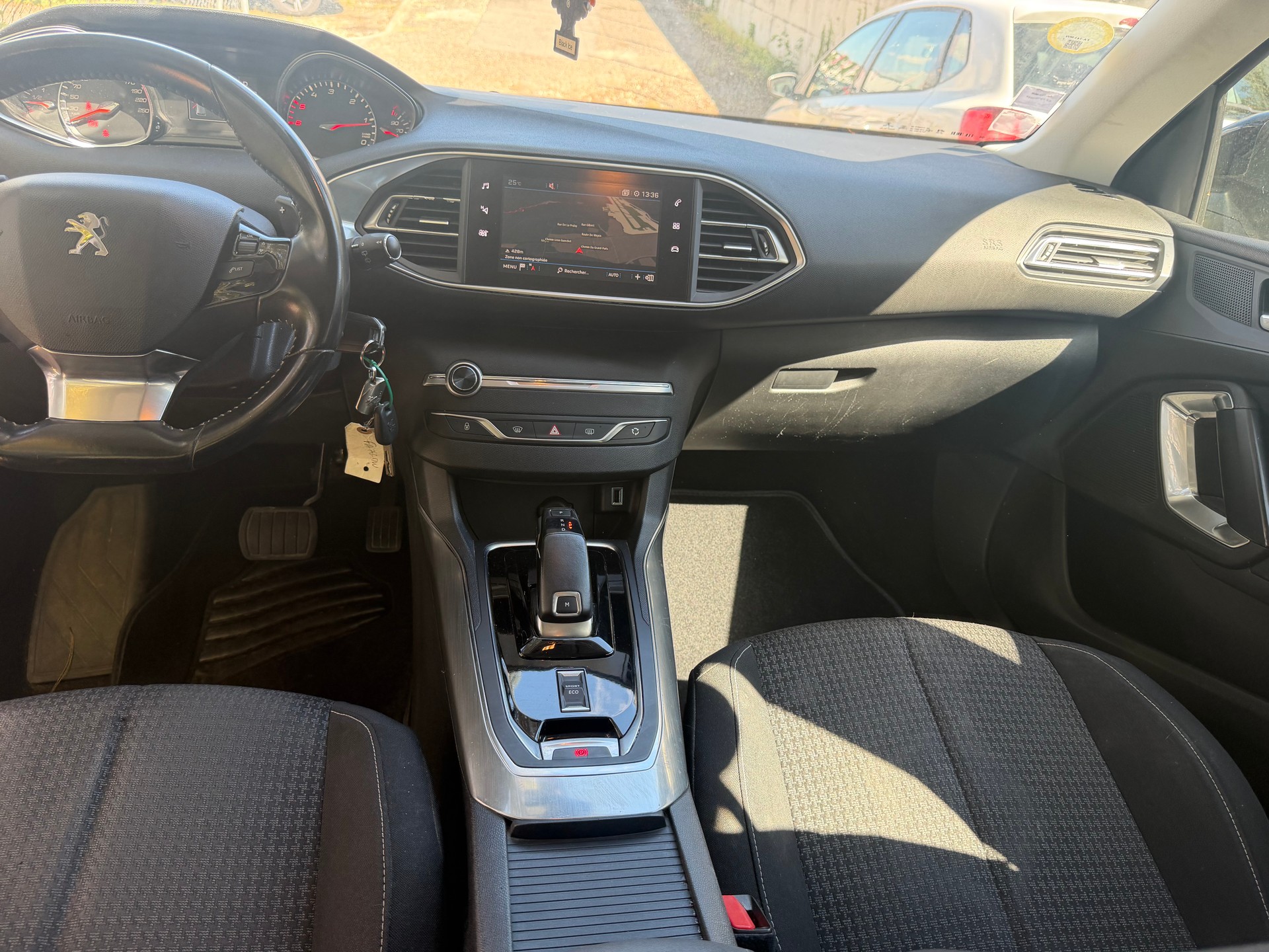 PEUGEOT 308 1.5 BlueHDI Style EAT8-image-10