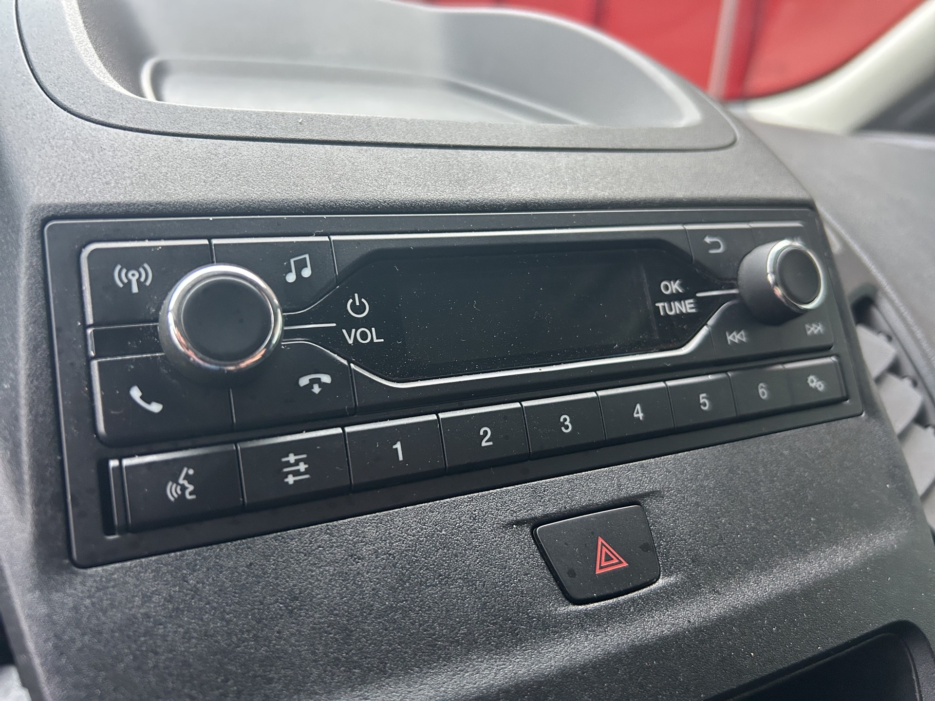 FORD Transit Connect Van T200 1.0 EcoBoost Trend-image-12