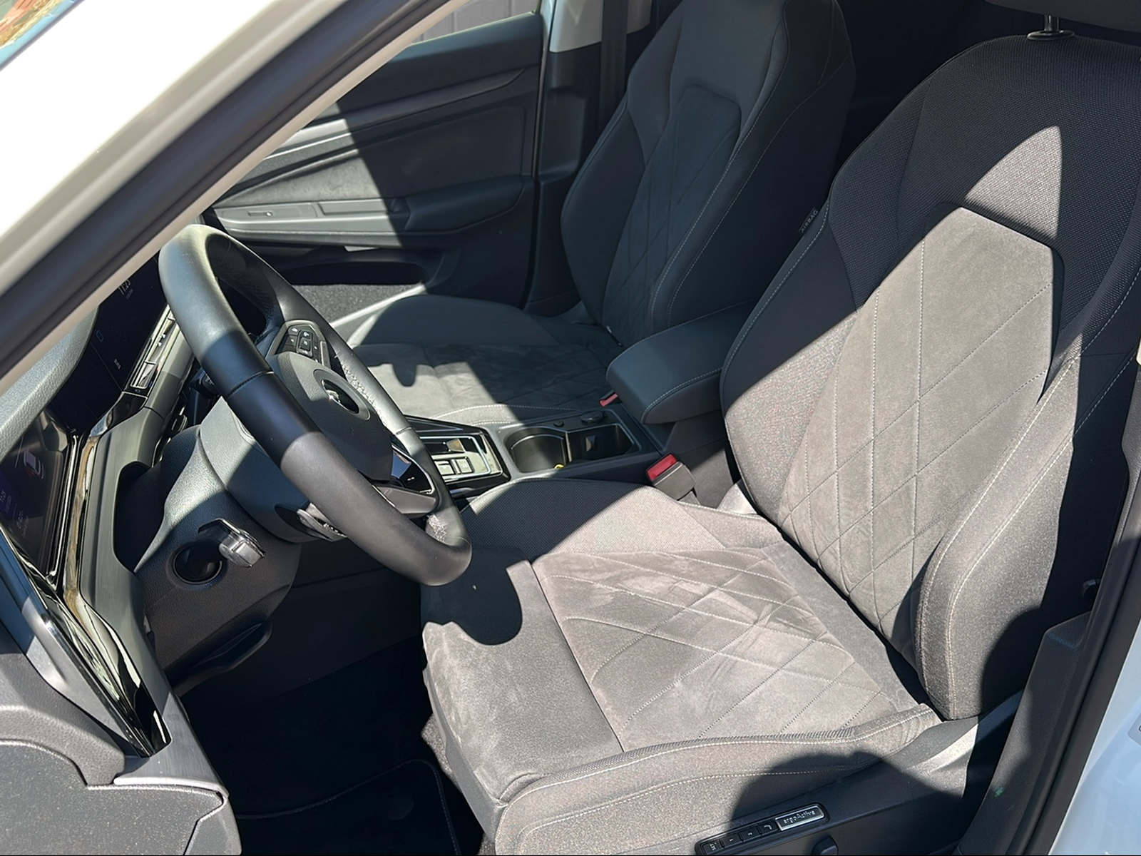VW Golf 1.4 TSI PHEV Selection-image-10