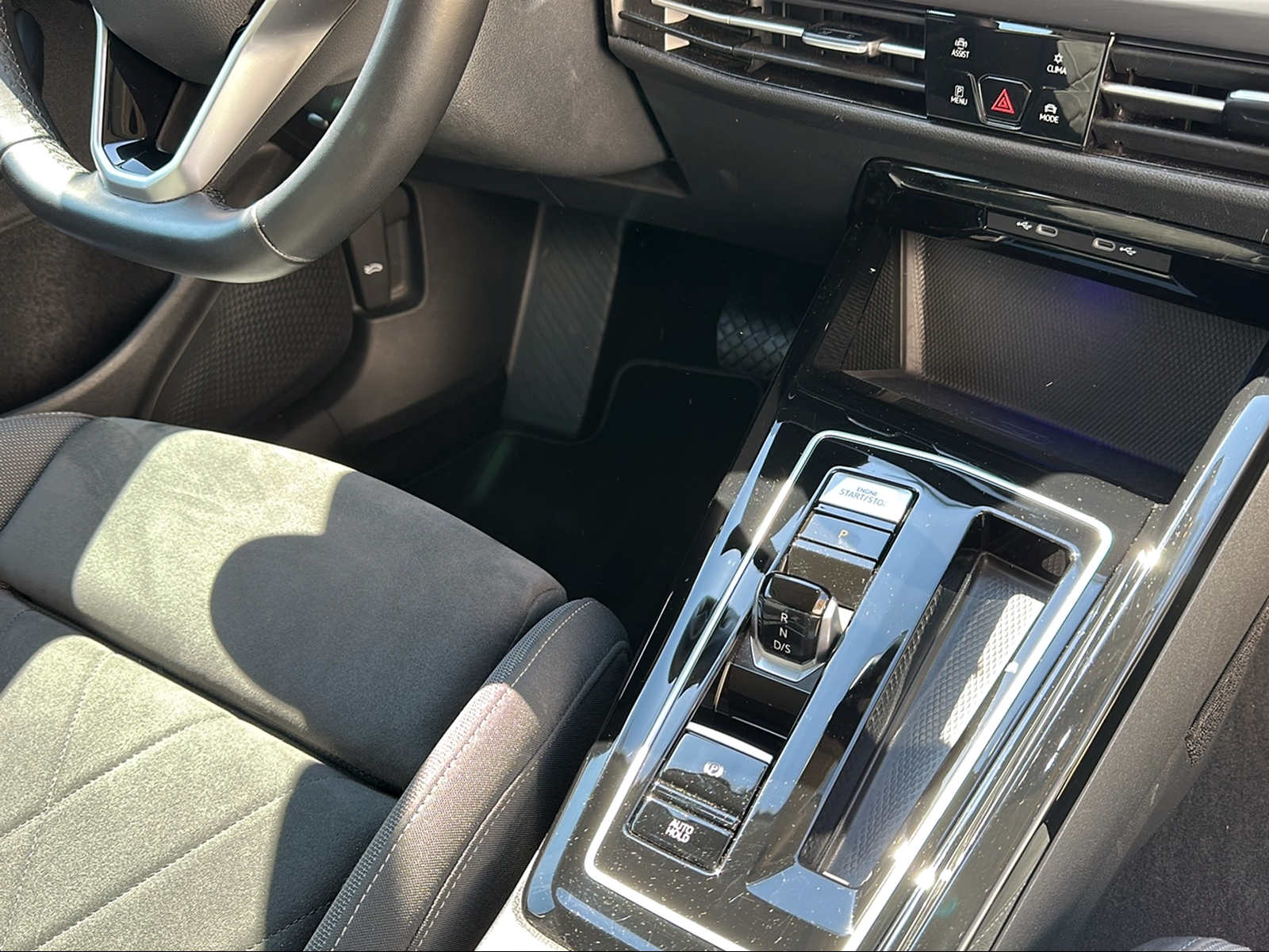 VW Golf 1.4 TSI PHEV Selection-image-14