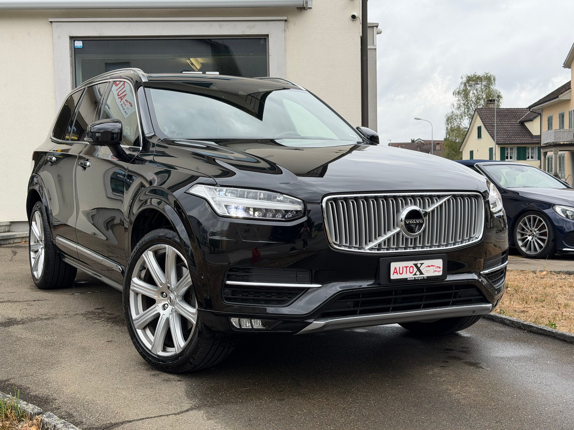 VOLVO XC90 D5 AWD Kinetic Geartronic 7 Sitze-image-0