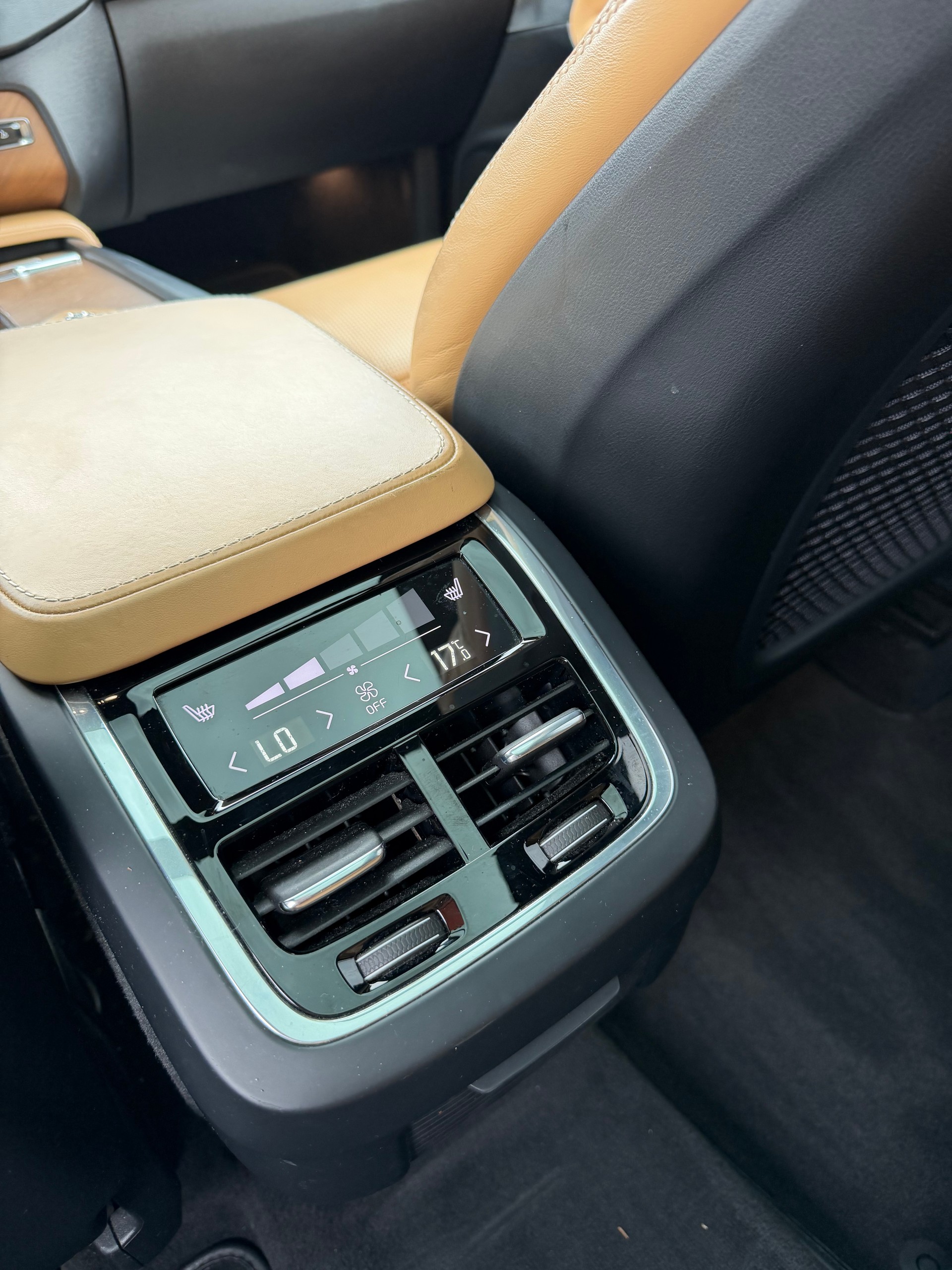 VOLVO XC90 D5 AWD Kinetic Geartronic 7 Sitze-image-12
