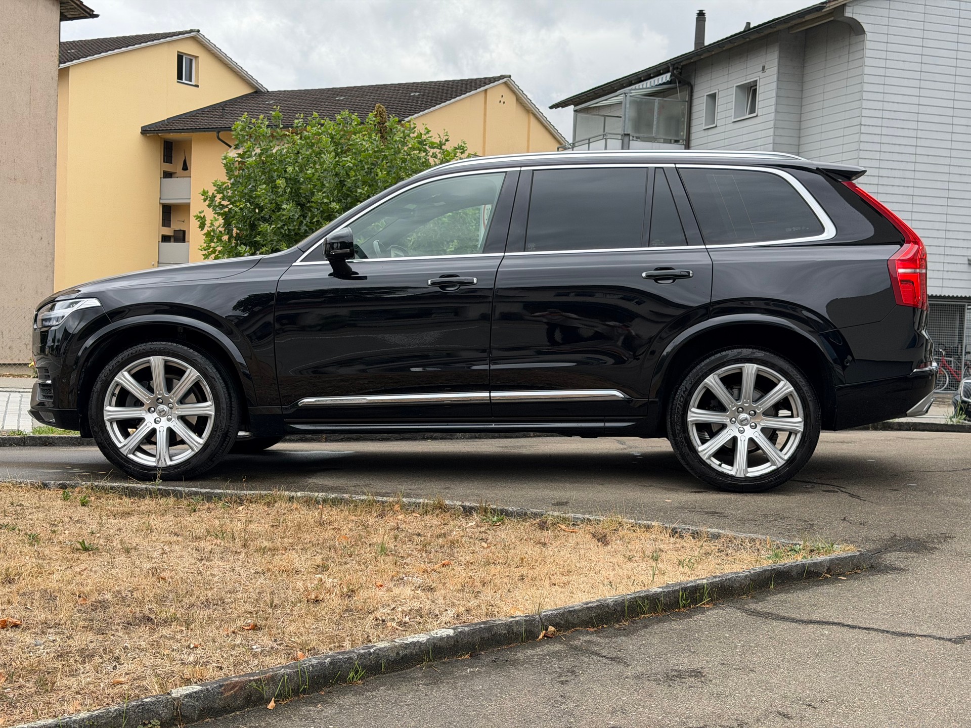 VOLVO XC90 D5 AWD Kinetic Geartronic 7 Sitze-image-4
