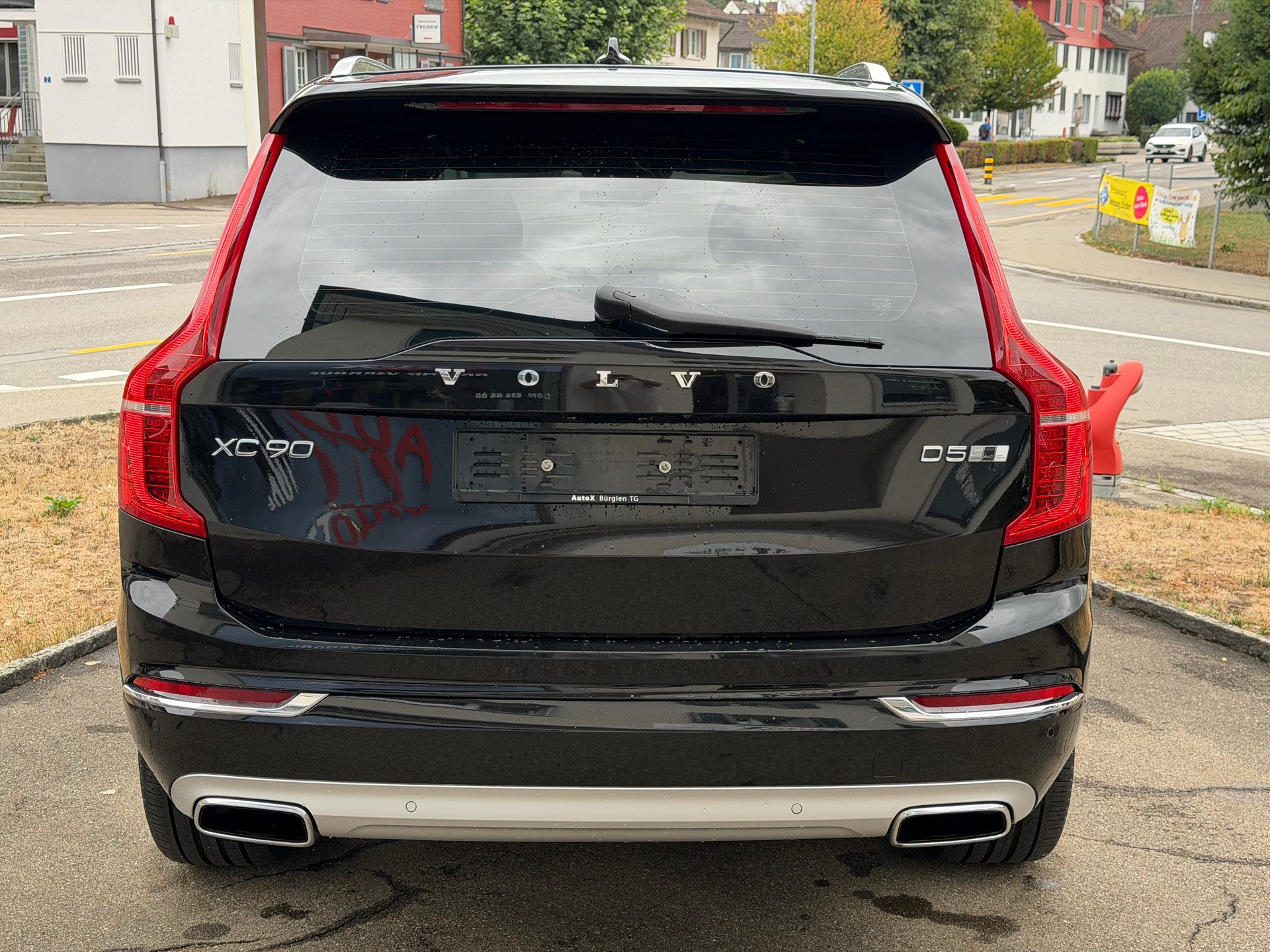 VOLVO XC90 D5 AWD Kinetic Geartronic 7 Sitze-image-8