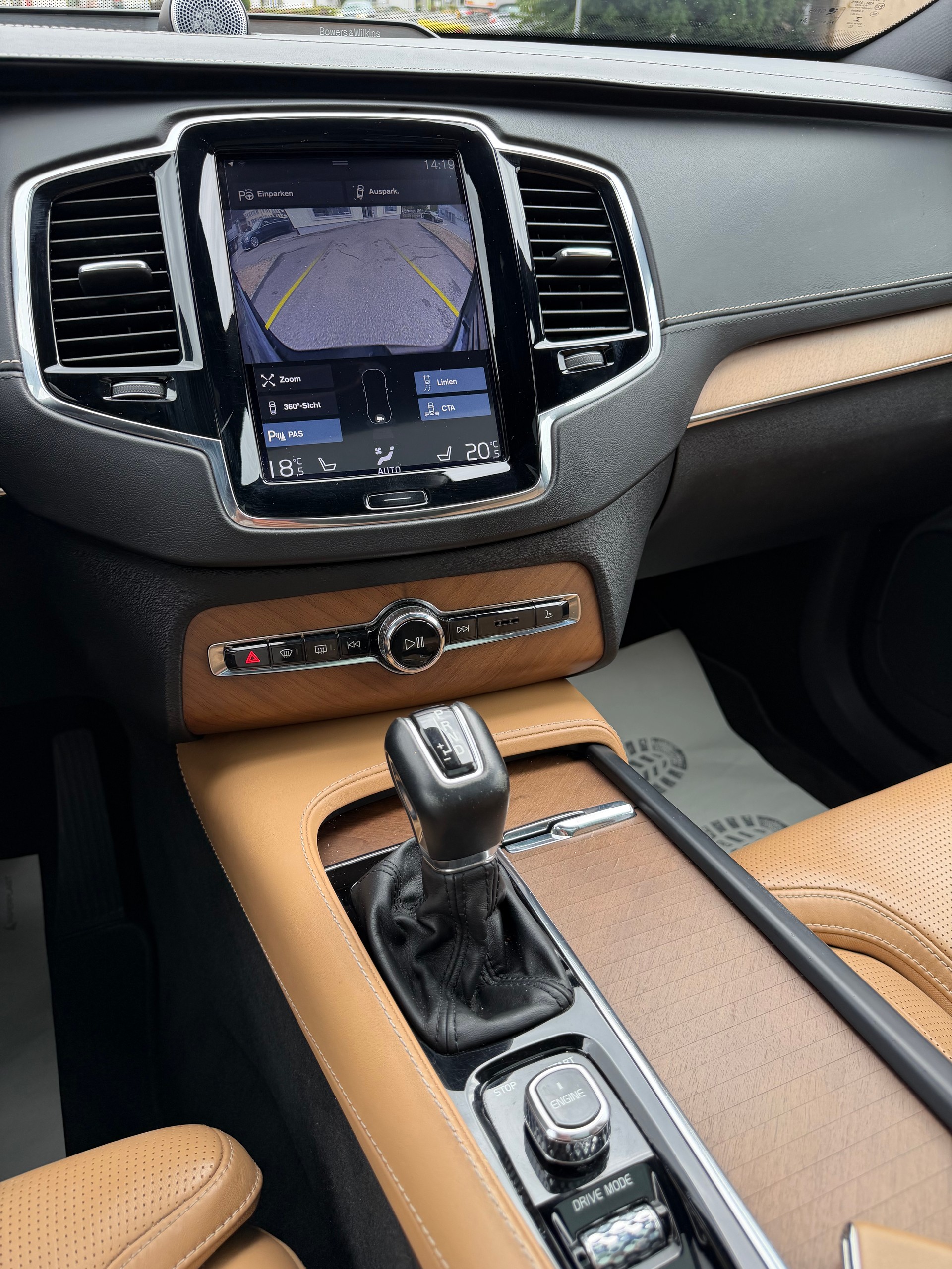 VOLVO XC90 D5 AWD Kinetic Geartronic 7 Sitze-image-11