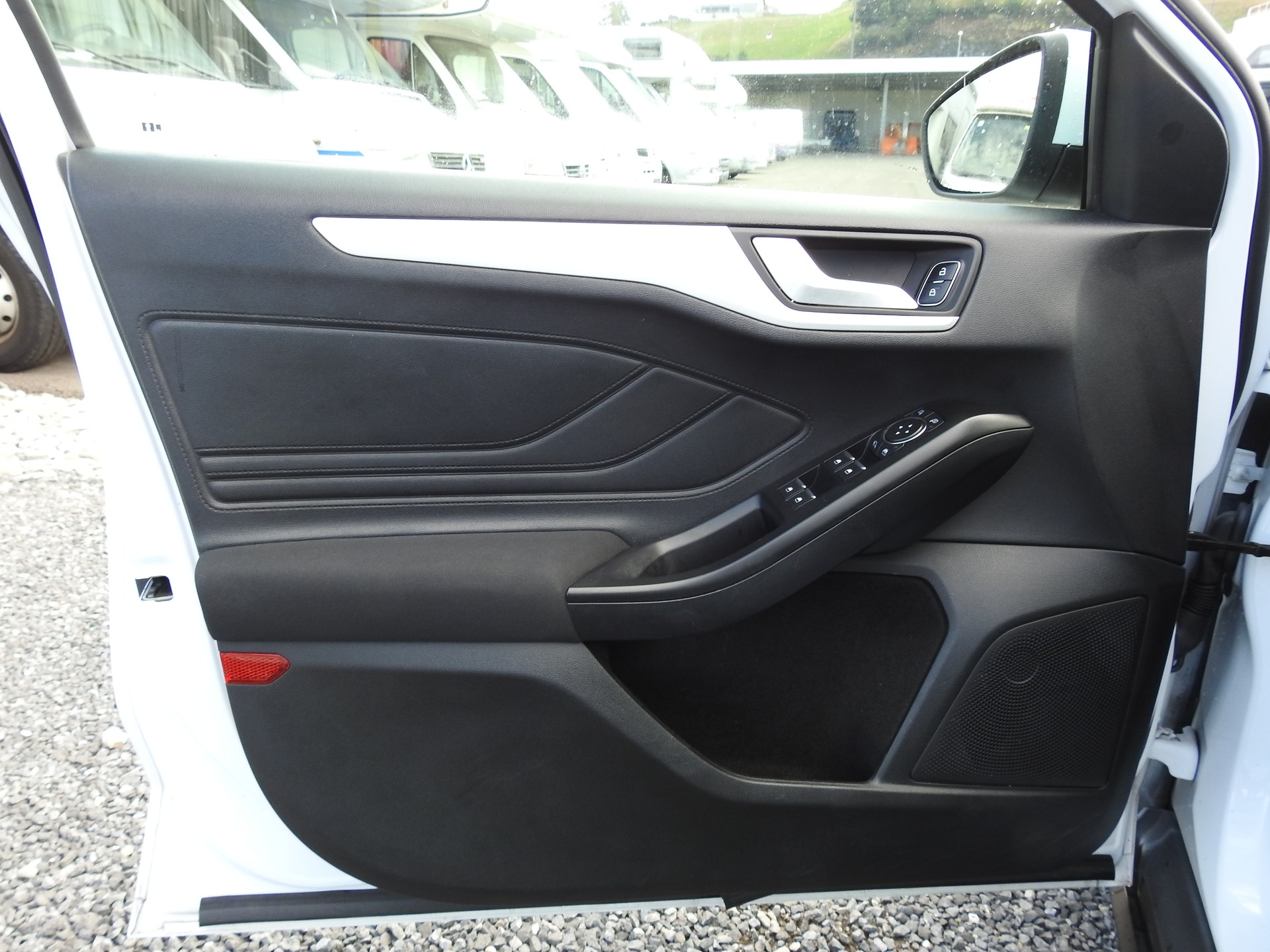 FORD Focus 1.5 TDCi Titanium Automatic-image-10