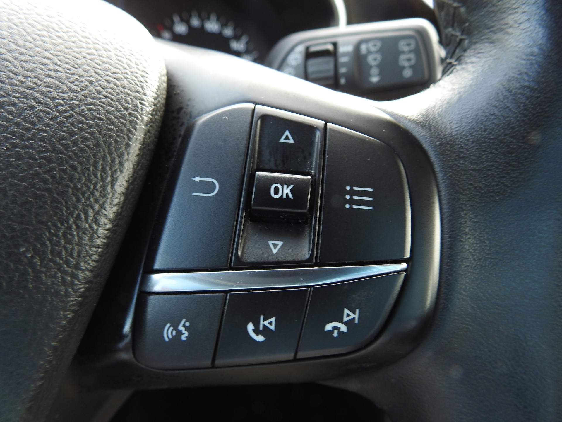 FORD Focus 1.5 TDCi Titanium Automatic-image-24