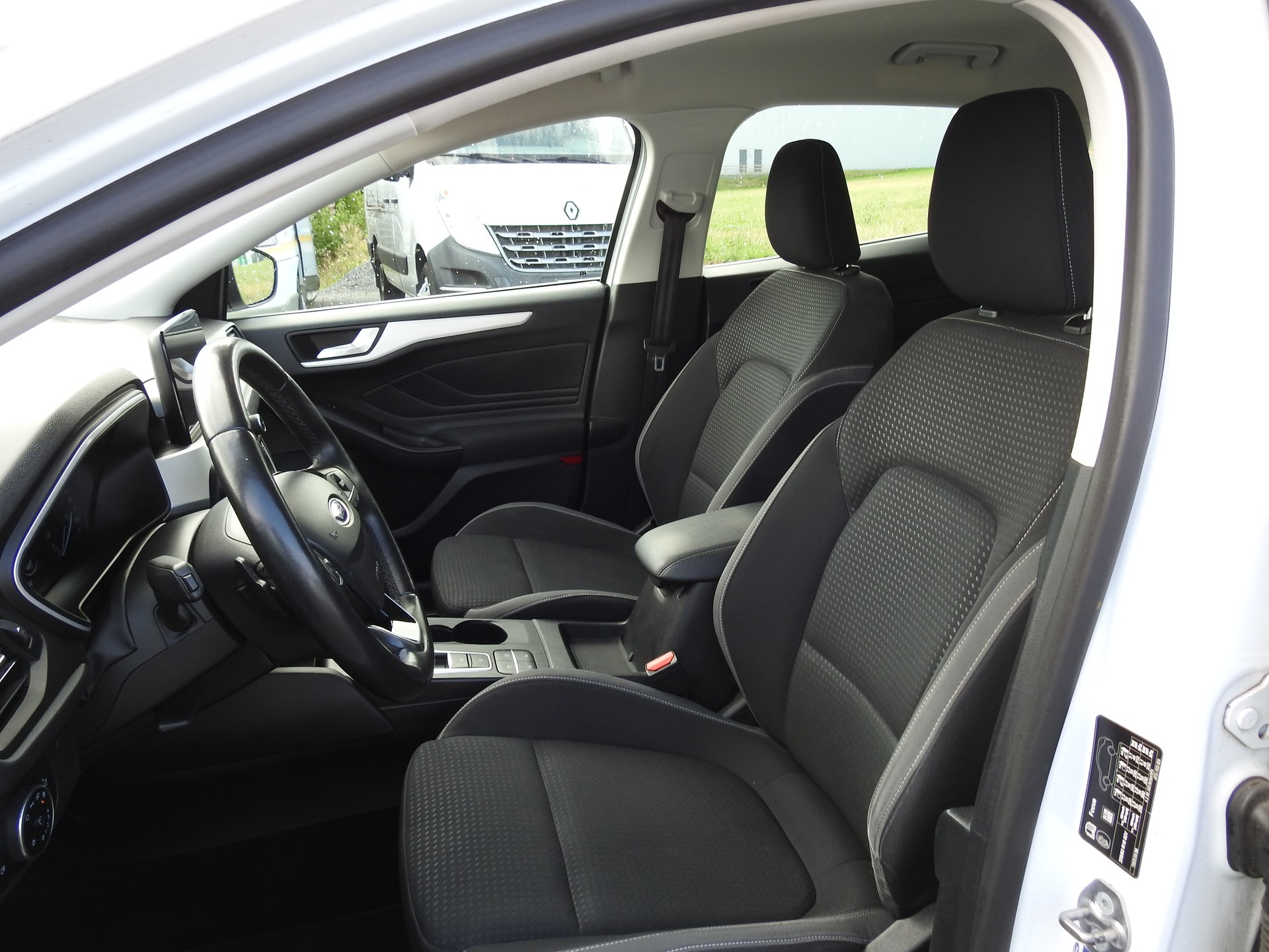 FORD Focus 1.5 TDCi Titanium Automatic-image-12