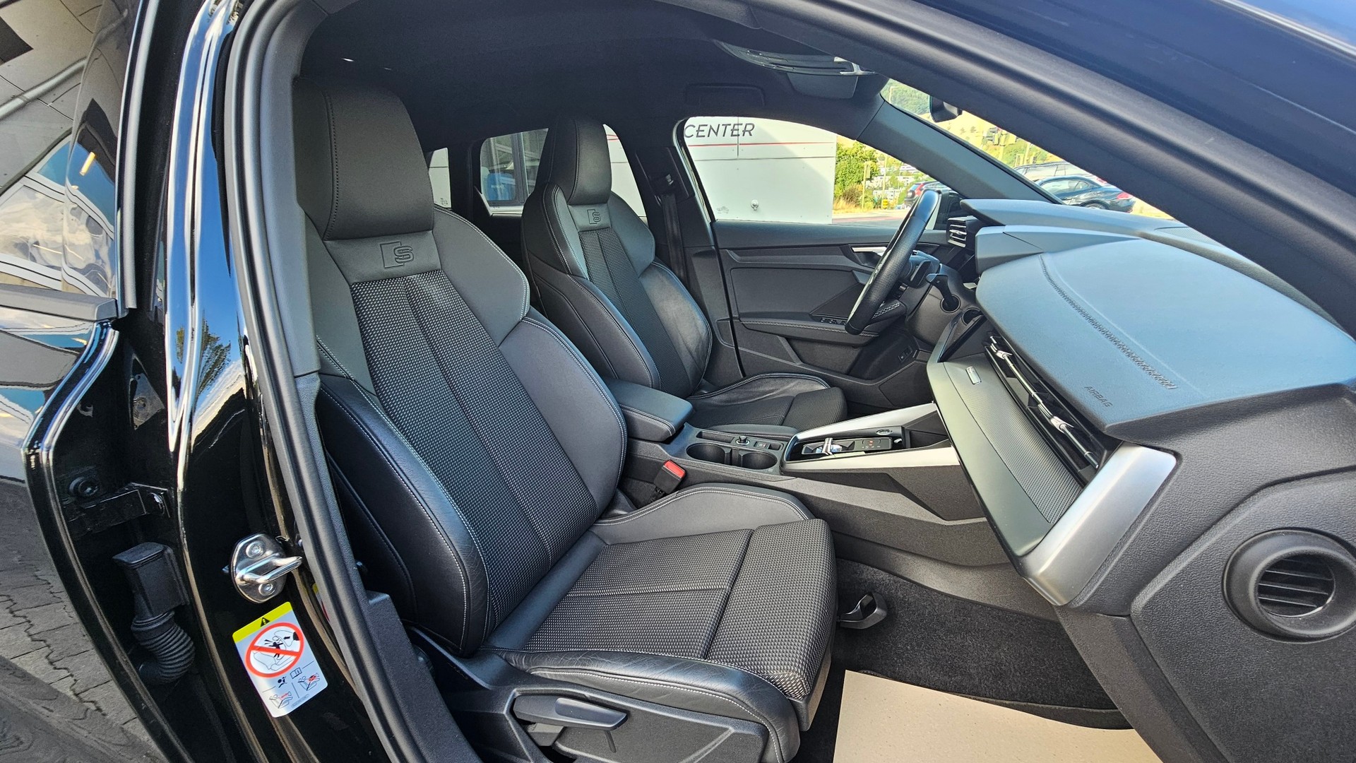 AUDI A3 Sportback 40 TFSI e S line S-tronic-image-19