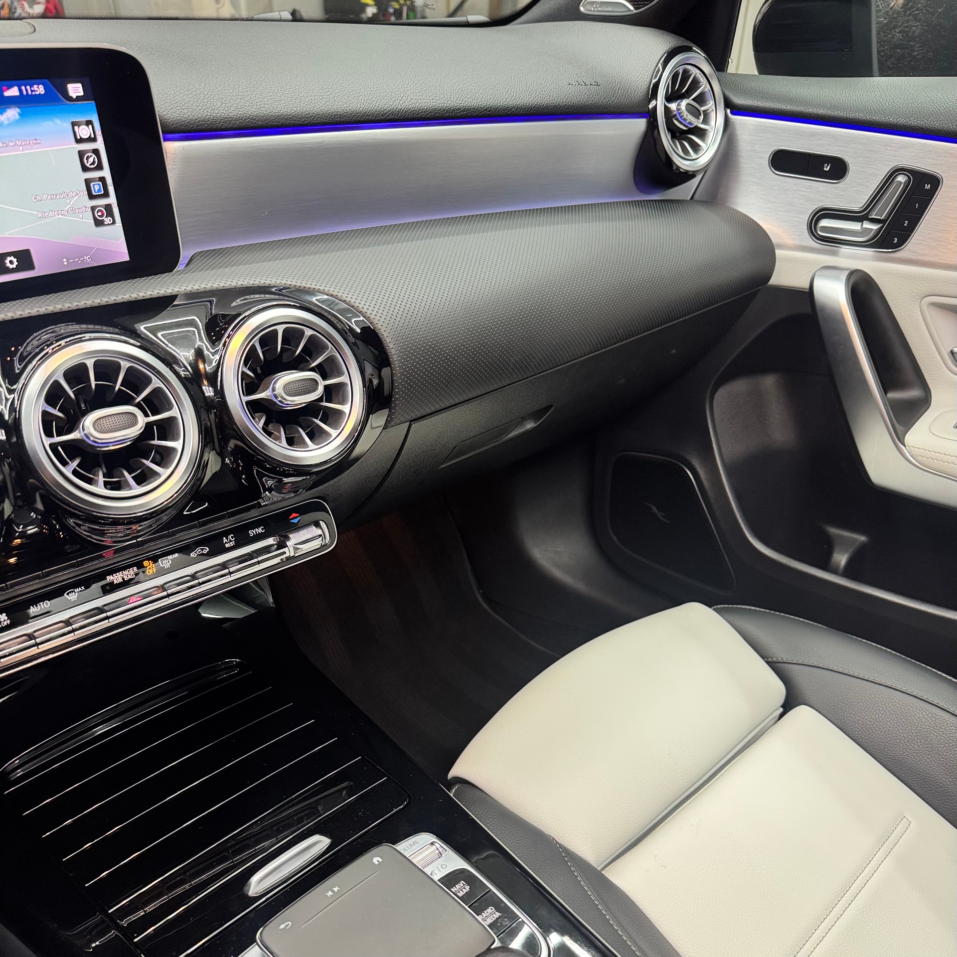MERCEDES-BENZ A 250 4Matic AMG Line 4Matic 7G-DCT-image-10