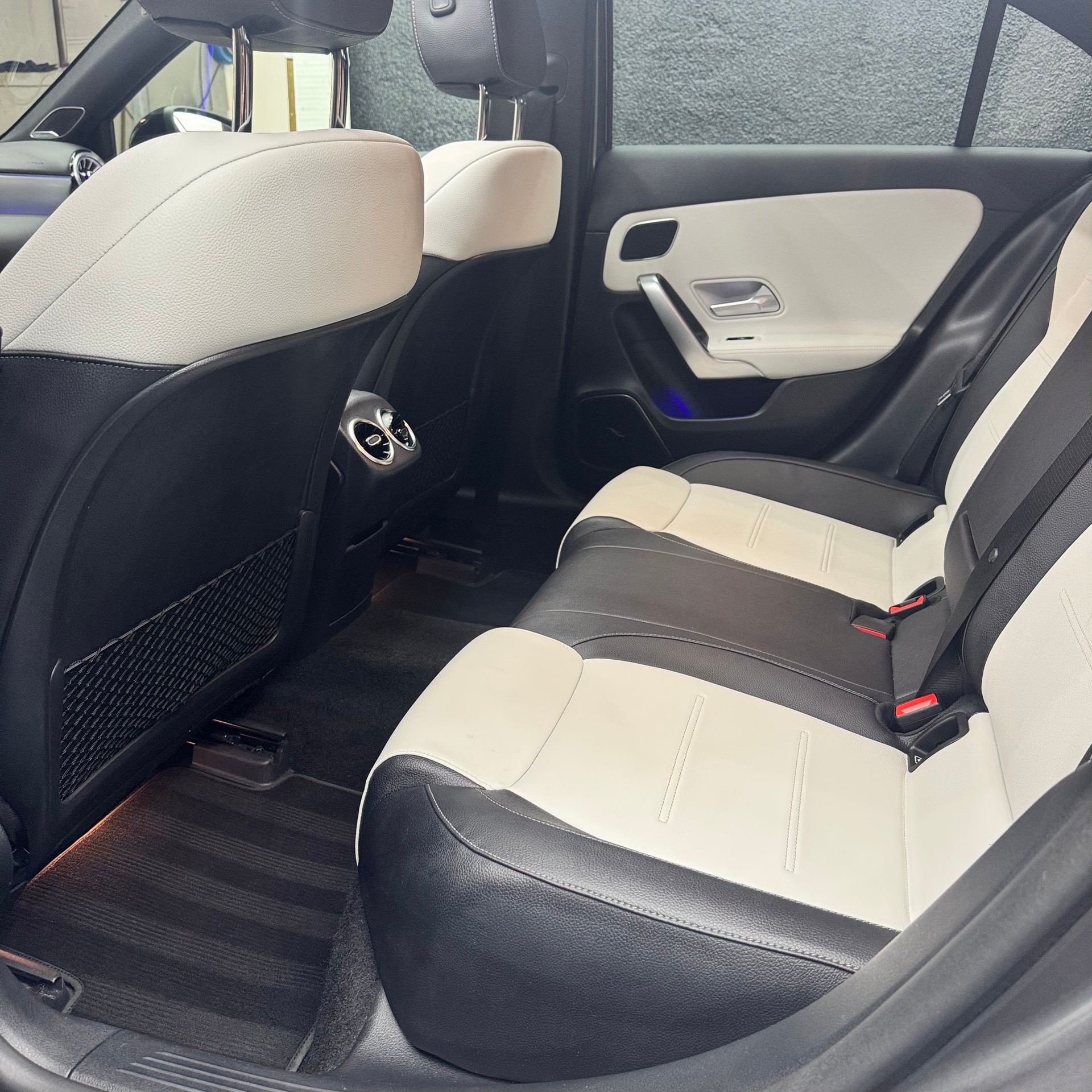 MERCEDES-BENZ A 250 4Matic AMG Line 4Matic 7G-DCT-image-15