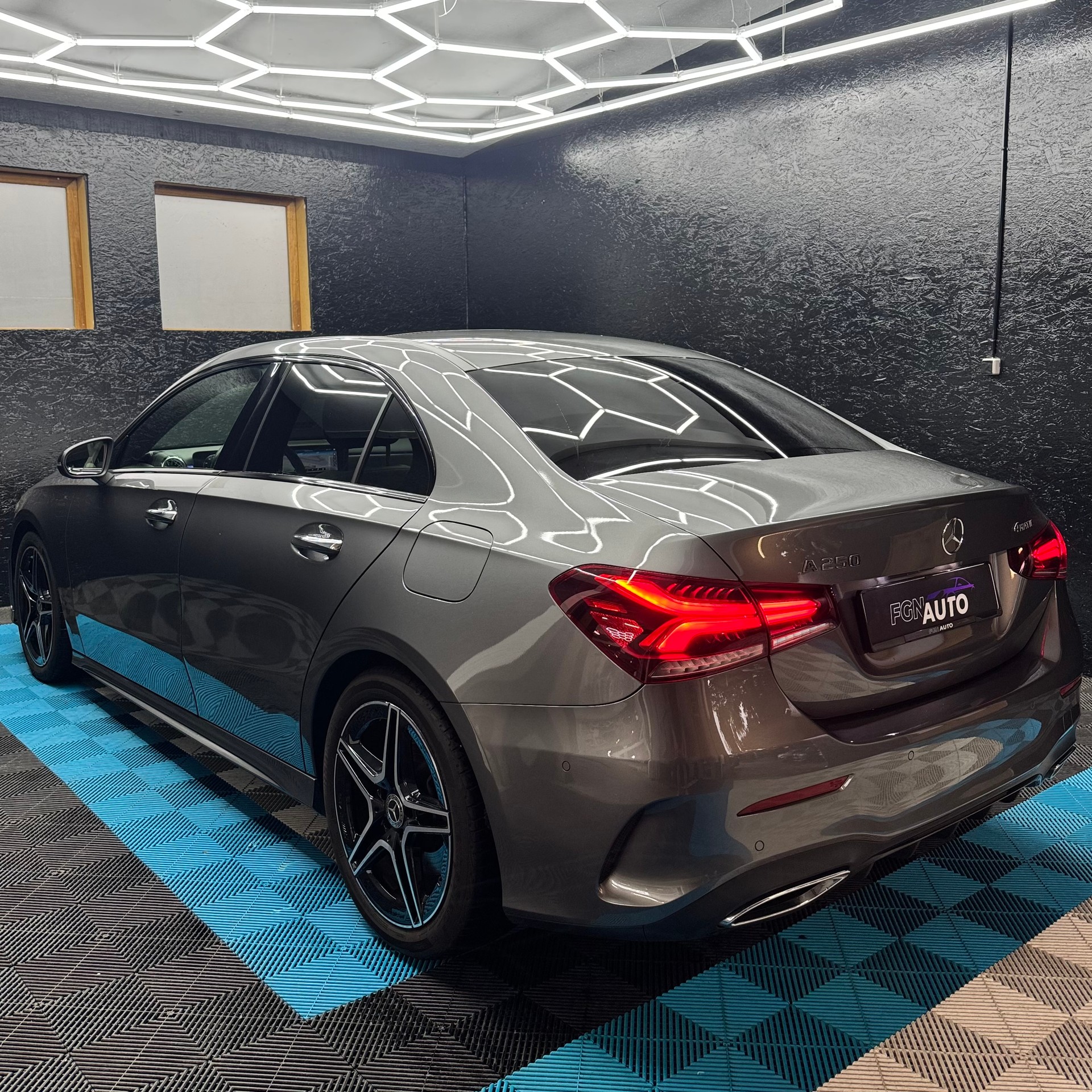 MERCEDES-BENZ A 250 4Matic AMG Line 4Matic 7G-DCT-image-3