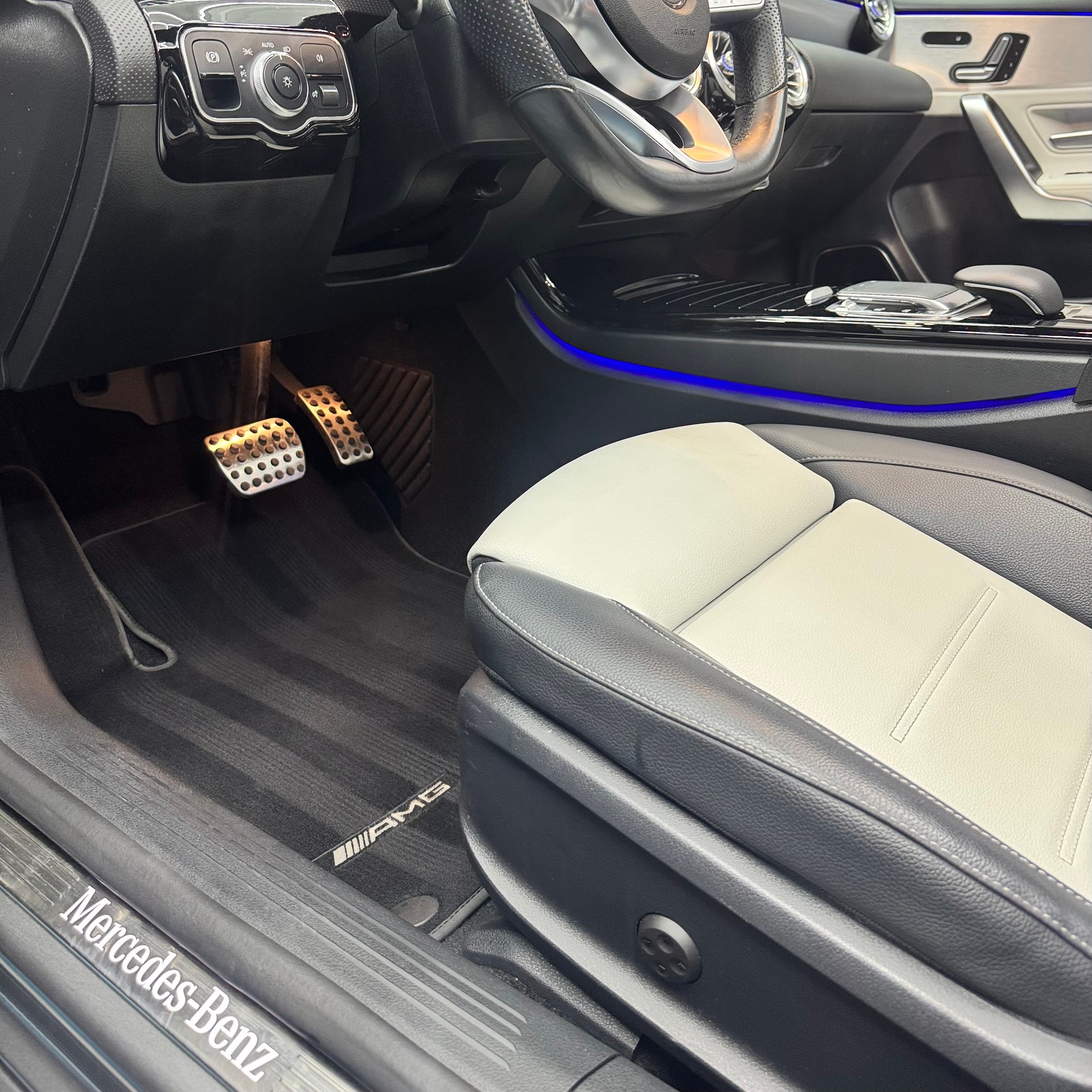 MERCEDES-BENZ A 250 4Matic AMG Line 4Matic 7G-DCT-image-11