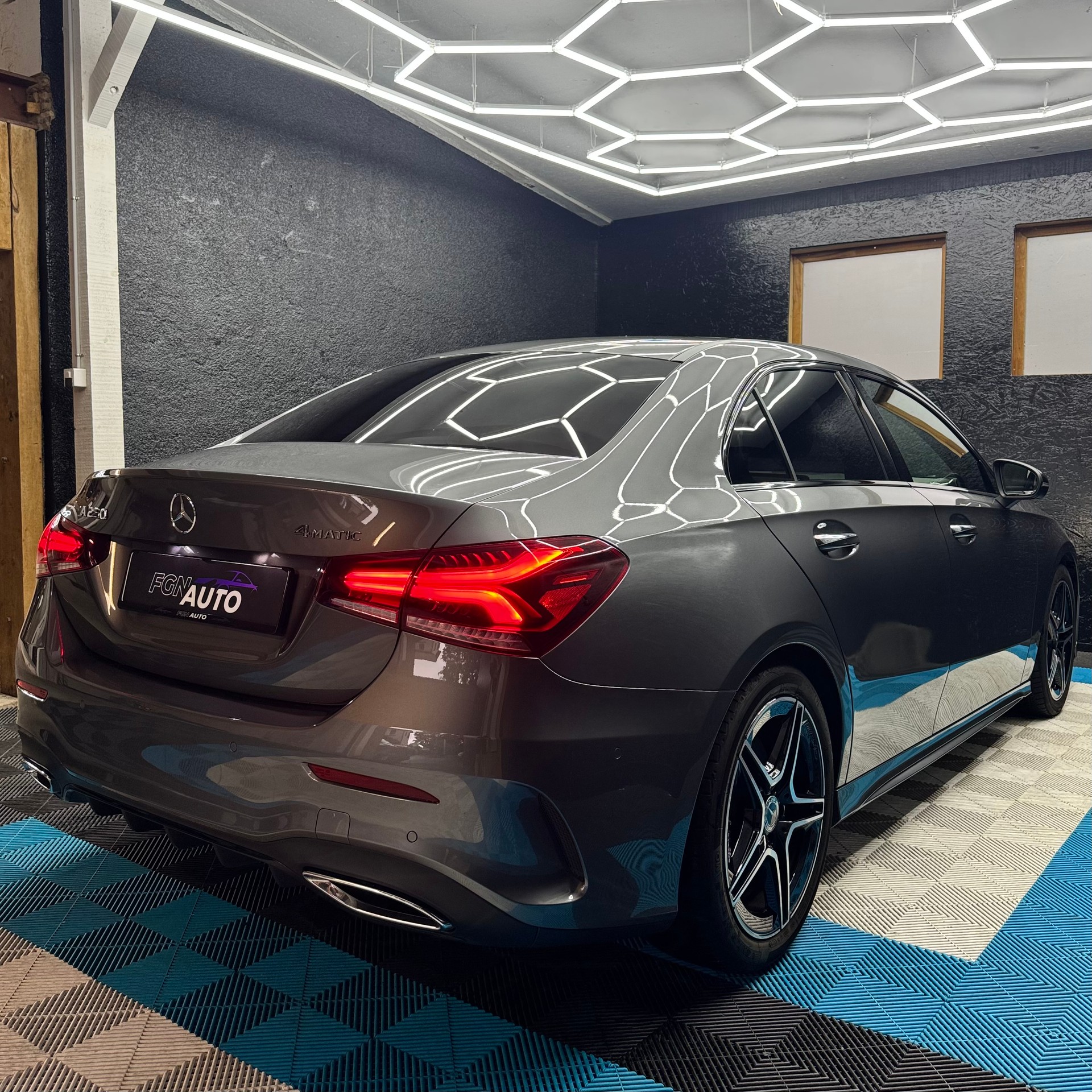 MERCEDES-BENZ A 250 4Matic AMG Line 4Matic 7G-DCT-image-5