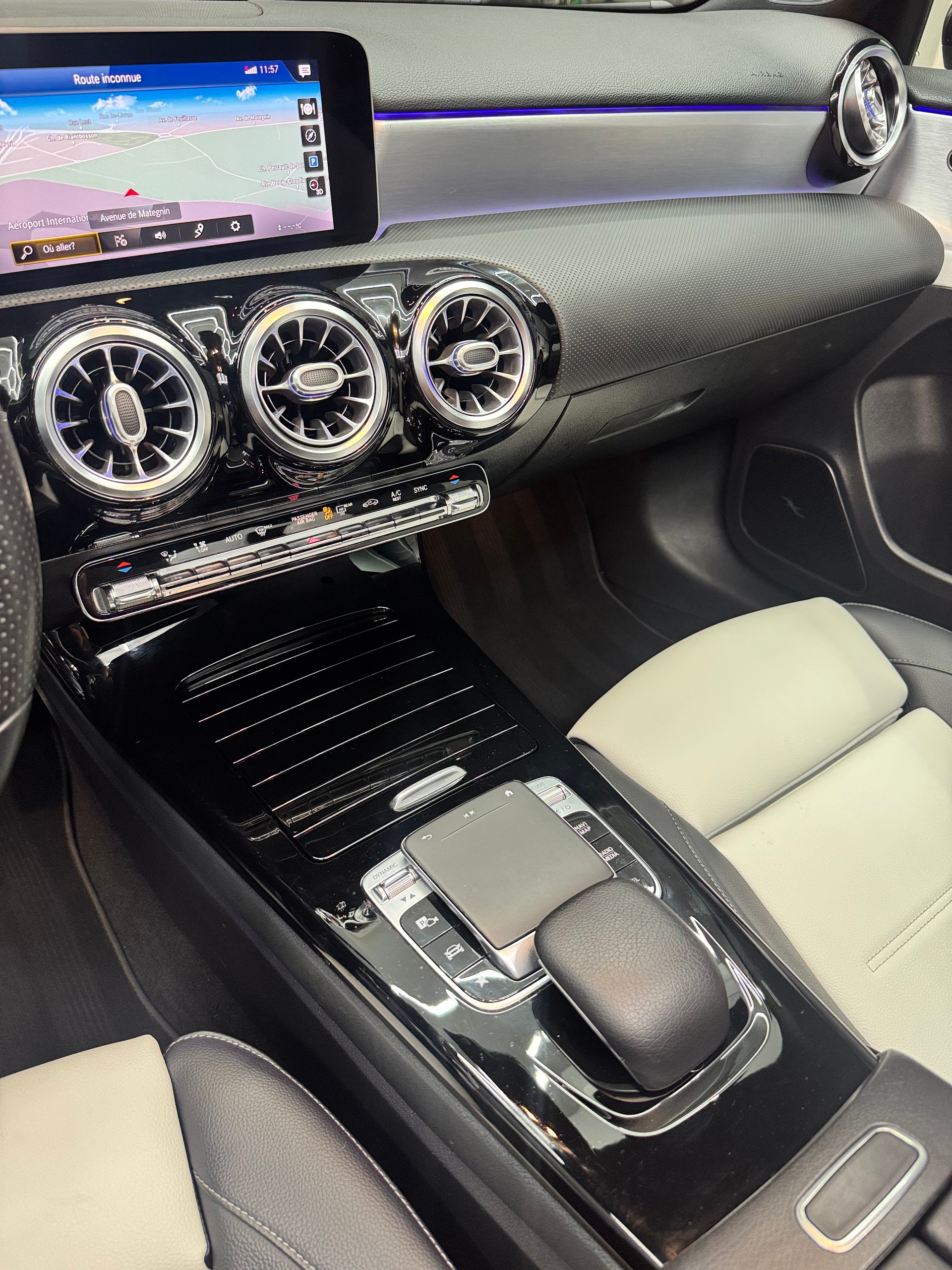 MERCEDES-BENZ A 250 4Matic AMG Line 4Matic 7G-DCT-image-9