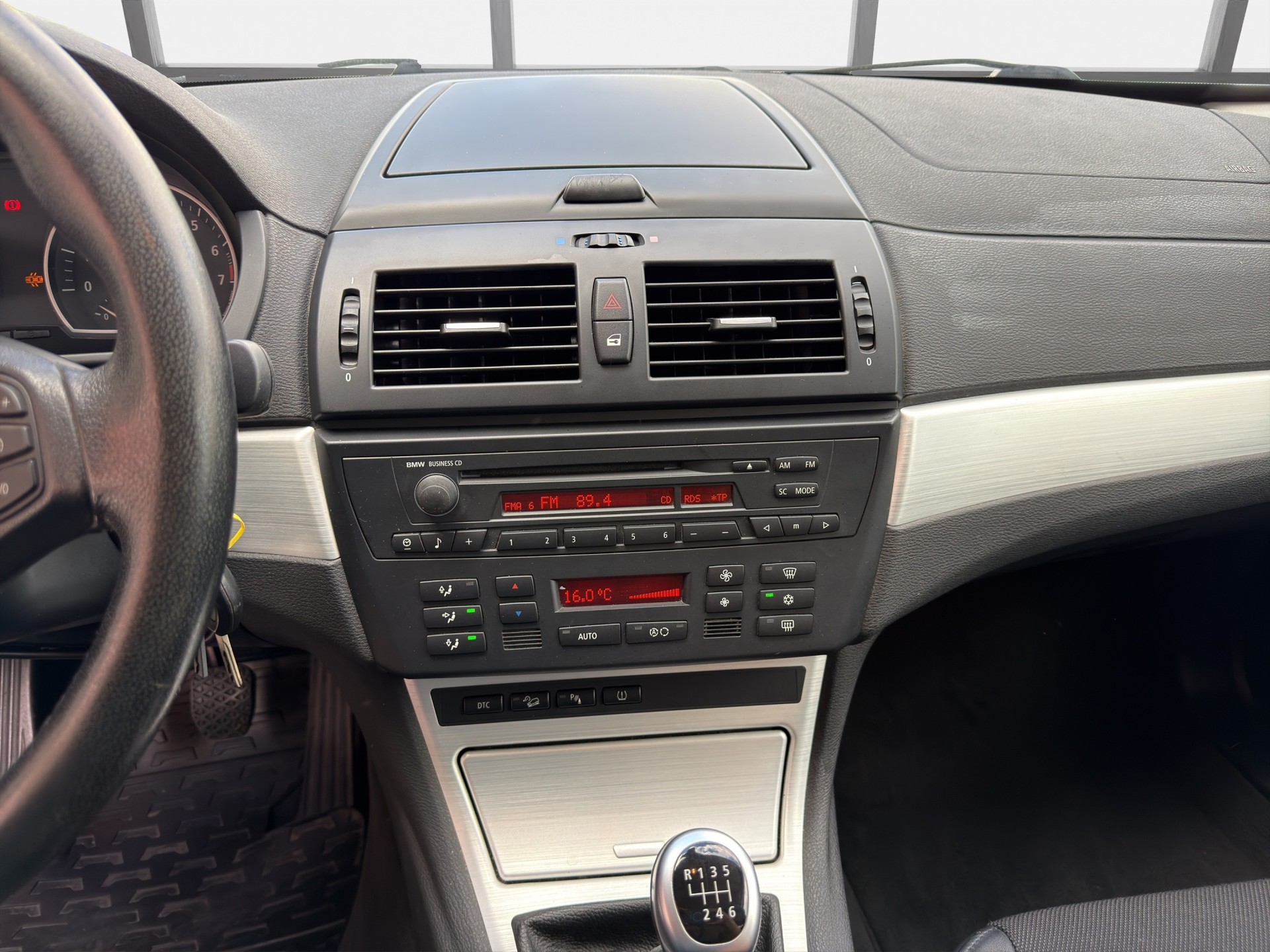BMW X3 xDrive 20i (2.0i)-image-9