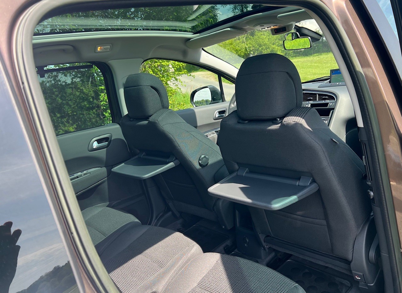 PEUGEOT 5008 1.6 16V VTI Active-image-8