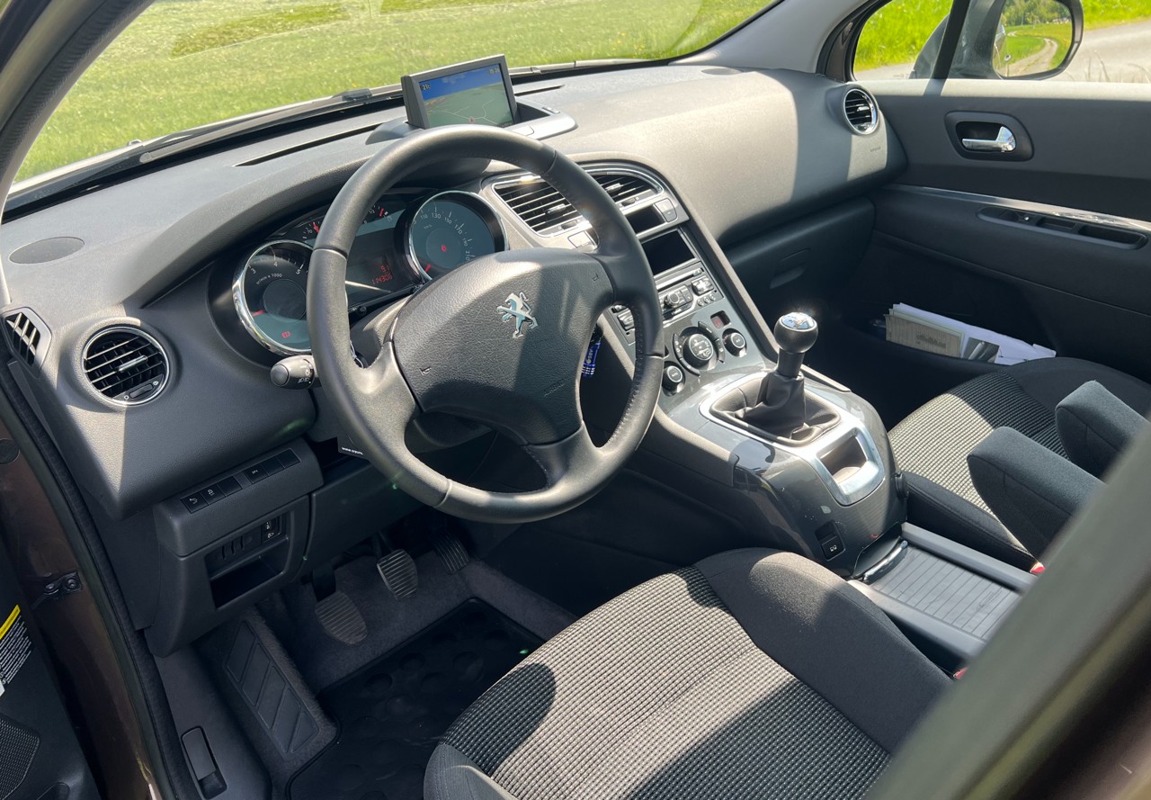 PEUGEOT 5008 1.6 16V VTI Active-image-6