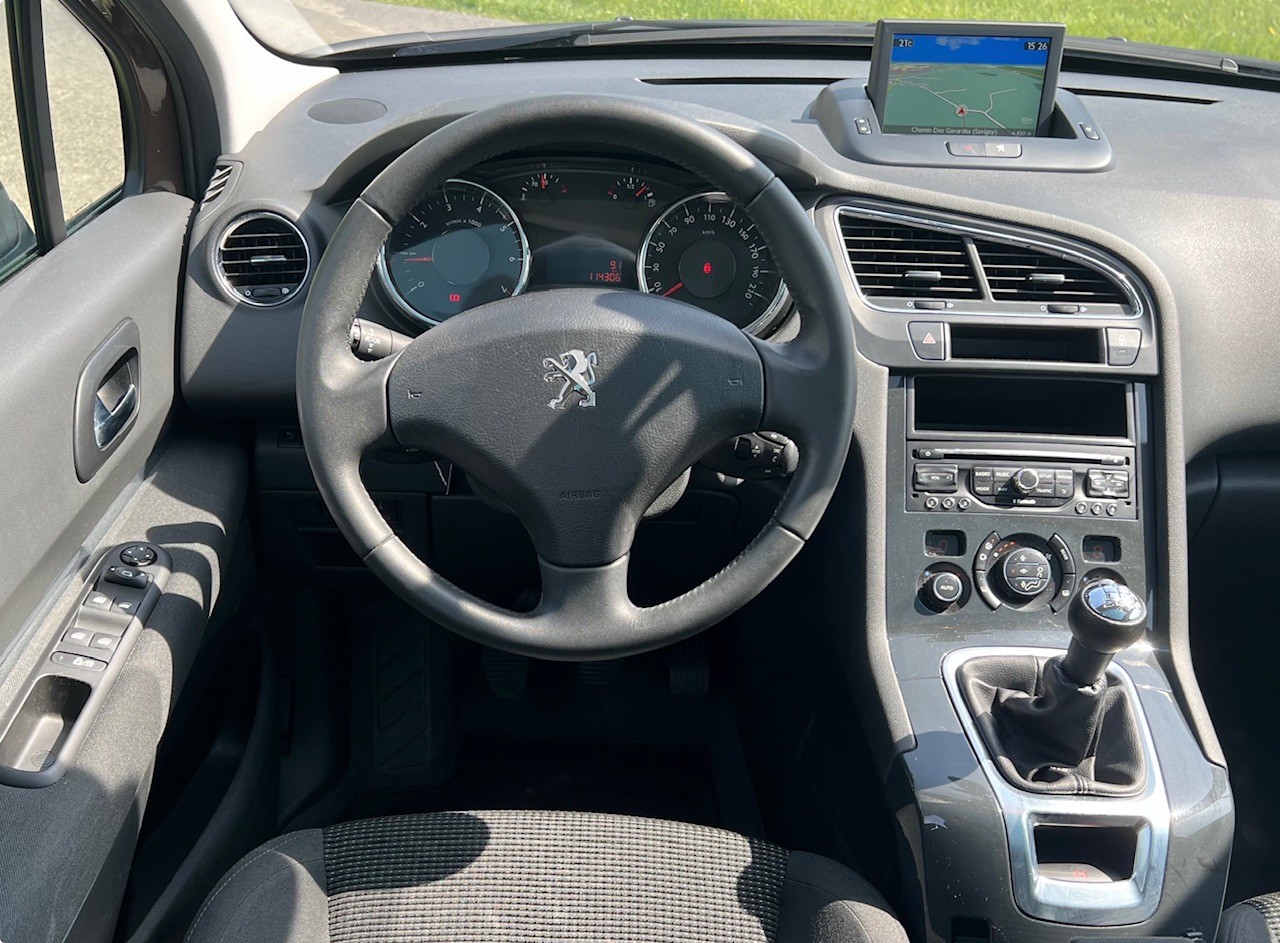 PEUGEOT 5008 1.6 16V VTI Active-image-10