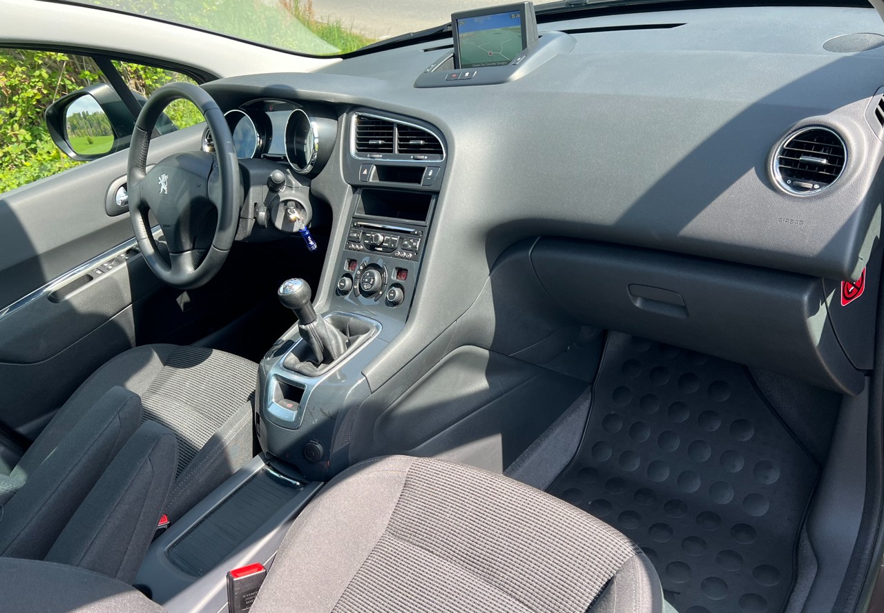 PEUGEOT 5008 1.6 16V VTI Active-image-7