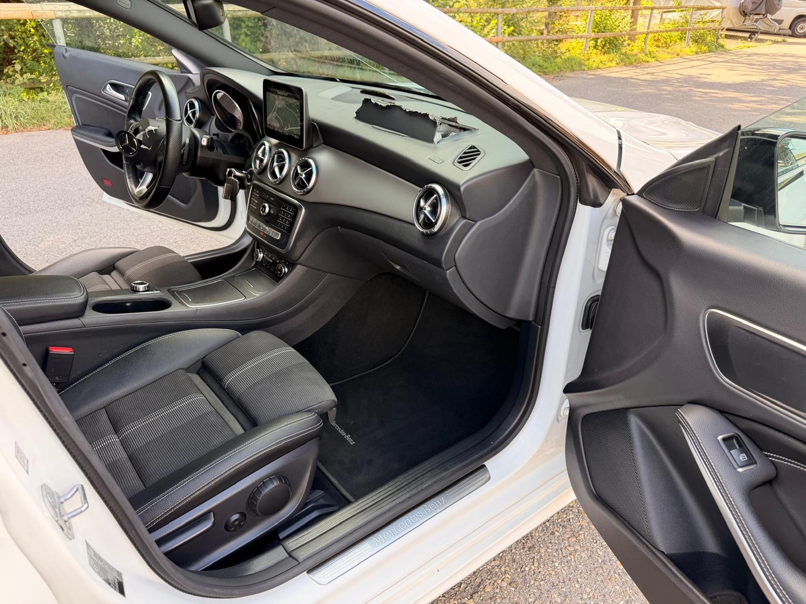 MERCEDES-BENZ CLA Shooting Brake 200 Night Star 7G-DCT-image-12