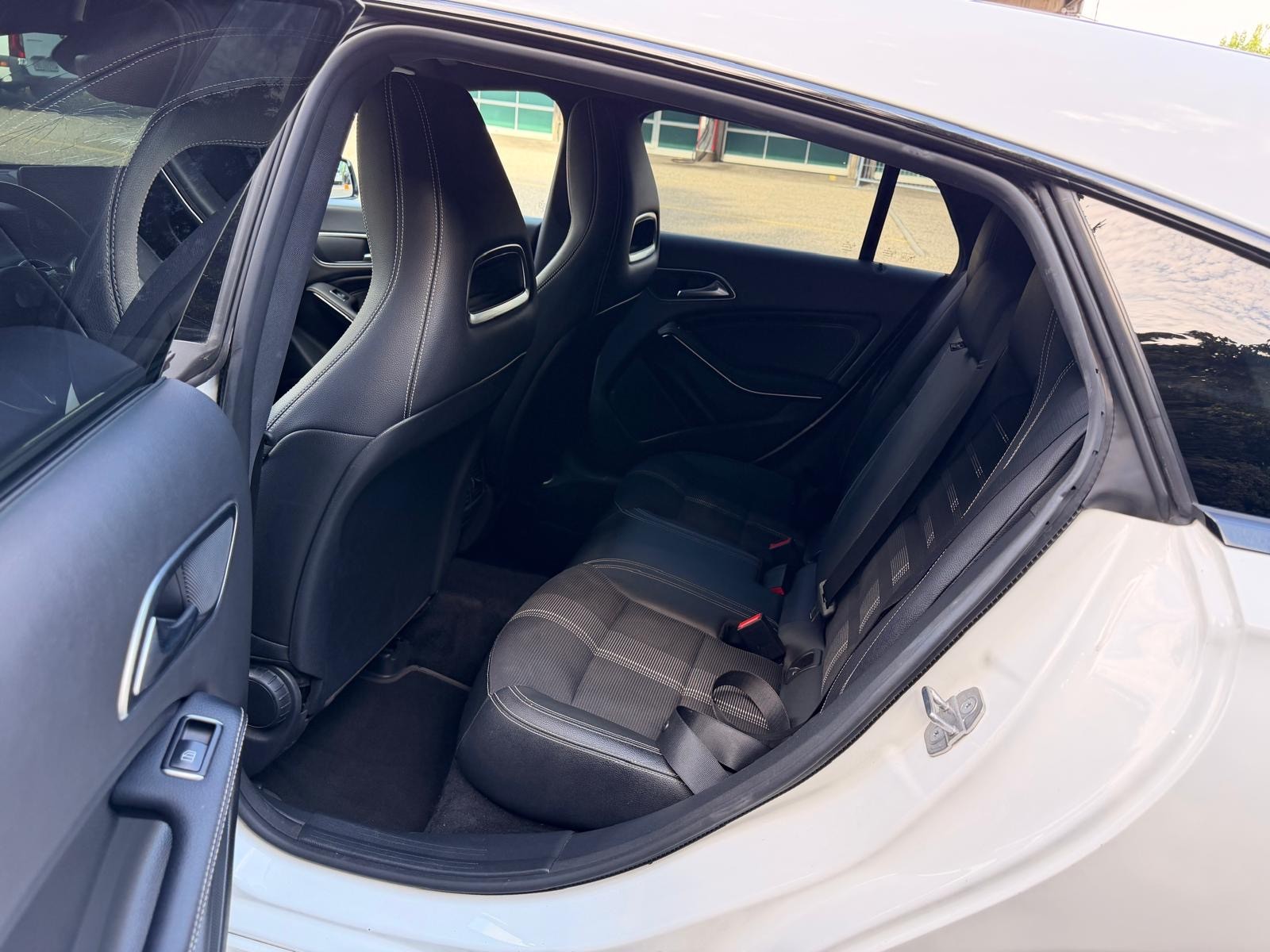 MERCEDES-BENZ CLA Shooting Brake 200 Night Star 7G-DCT-image-9