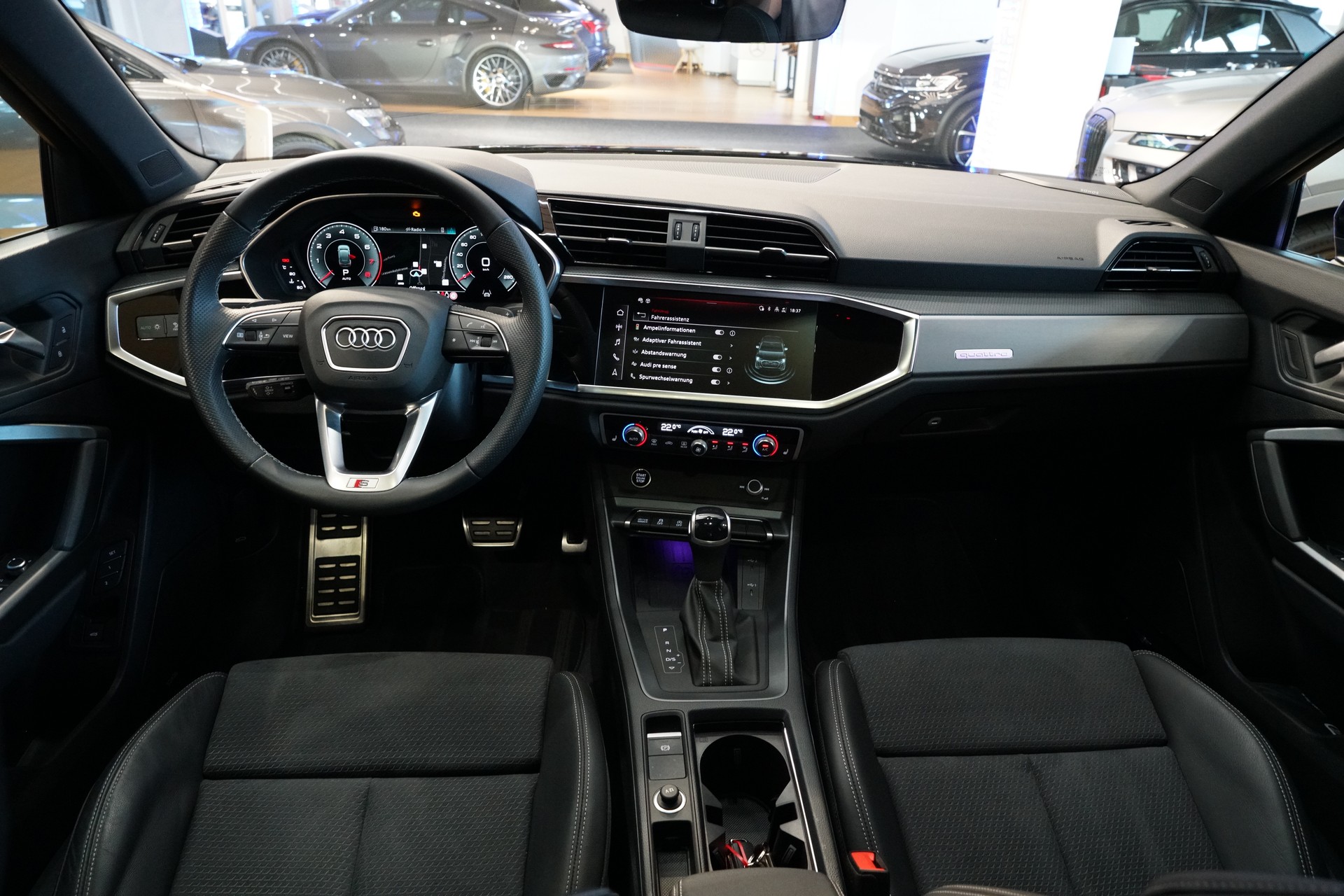AUDI Q3 Sportback 45 TFSI S line quattro S-tronic-image-12