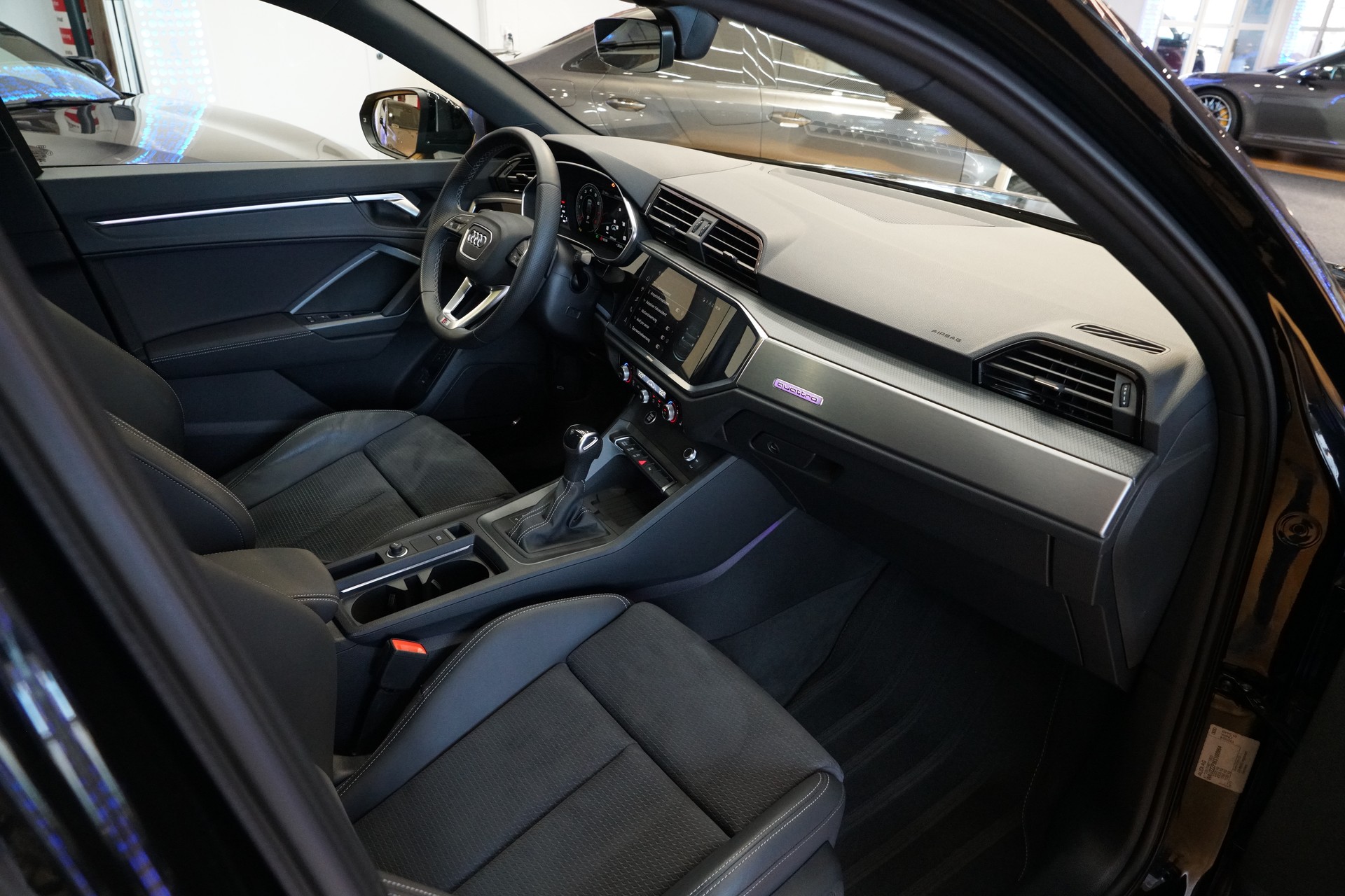 AUDI Q3 Sportback 45 TFSI S line quattro S-tronic-image-13