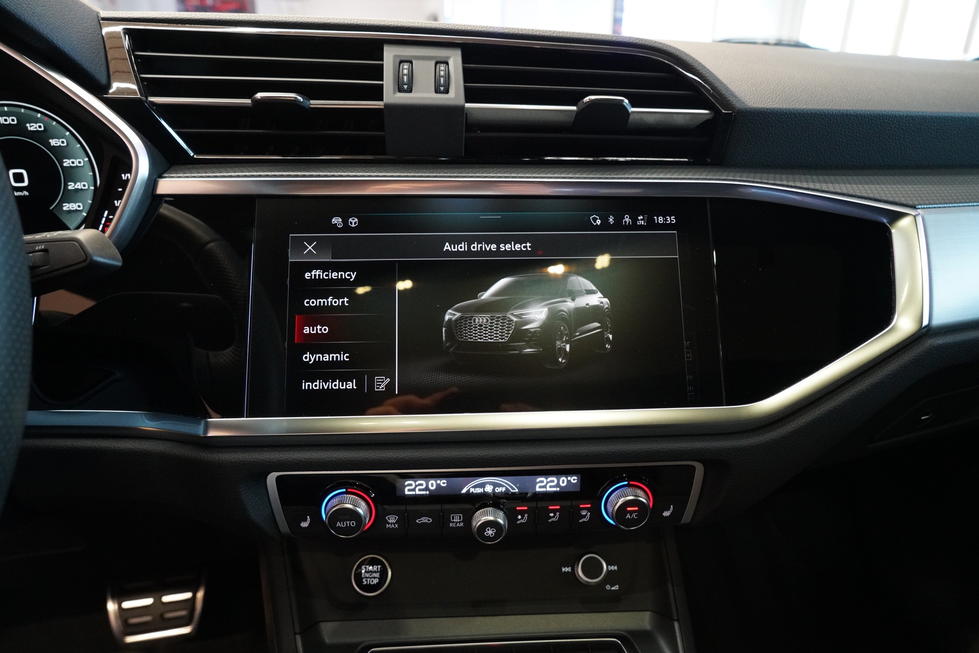 AUDI Q3 Sportback 45 TFSI S line quattro S-tronic-image-18