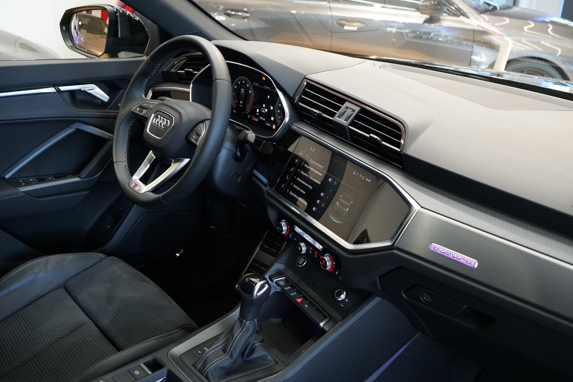 AUDI Q3 Sportback 45 TFSI S line quattro S-tronic-image-22