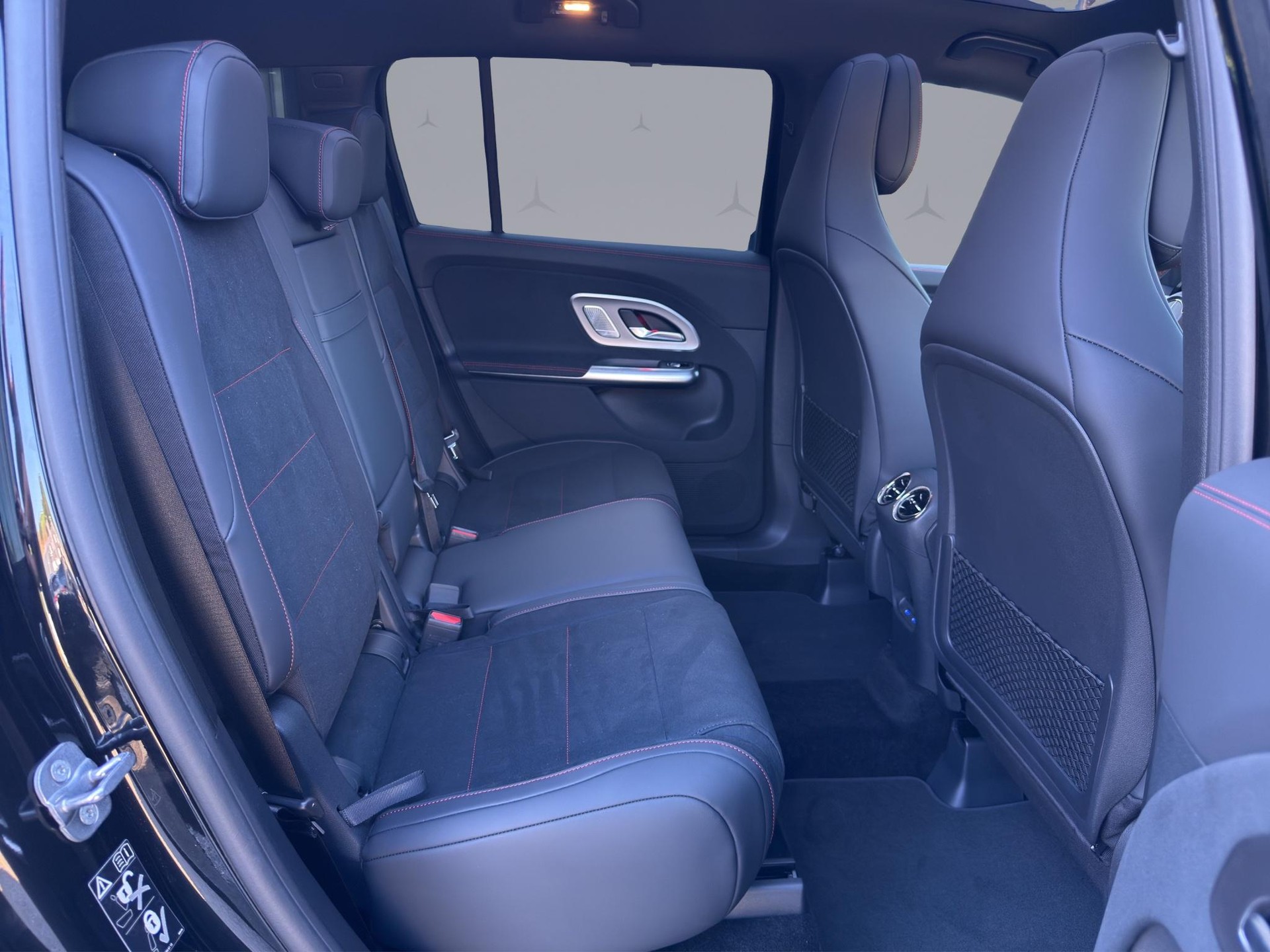 MERCEDES-BENZ GLB 220 4matic-image-16