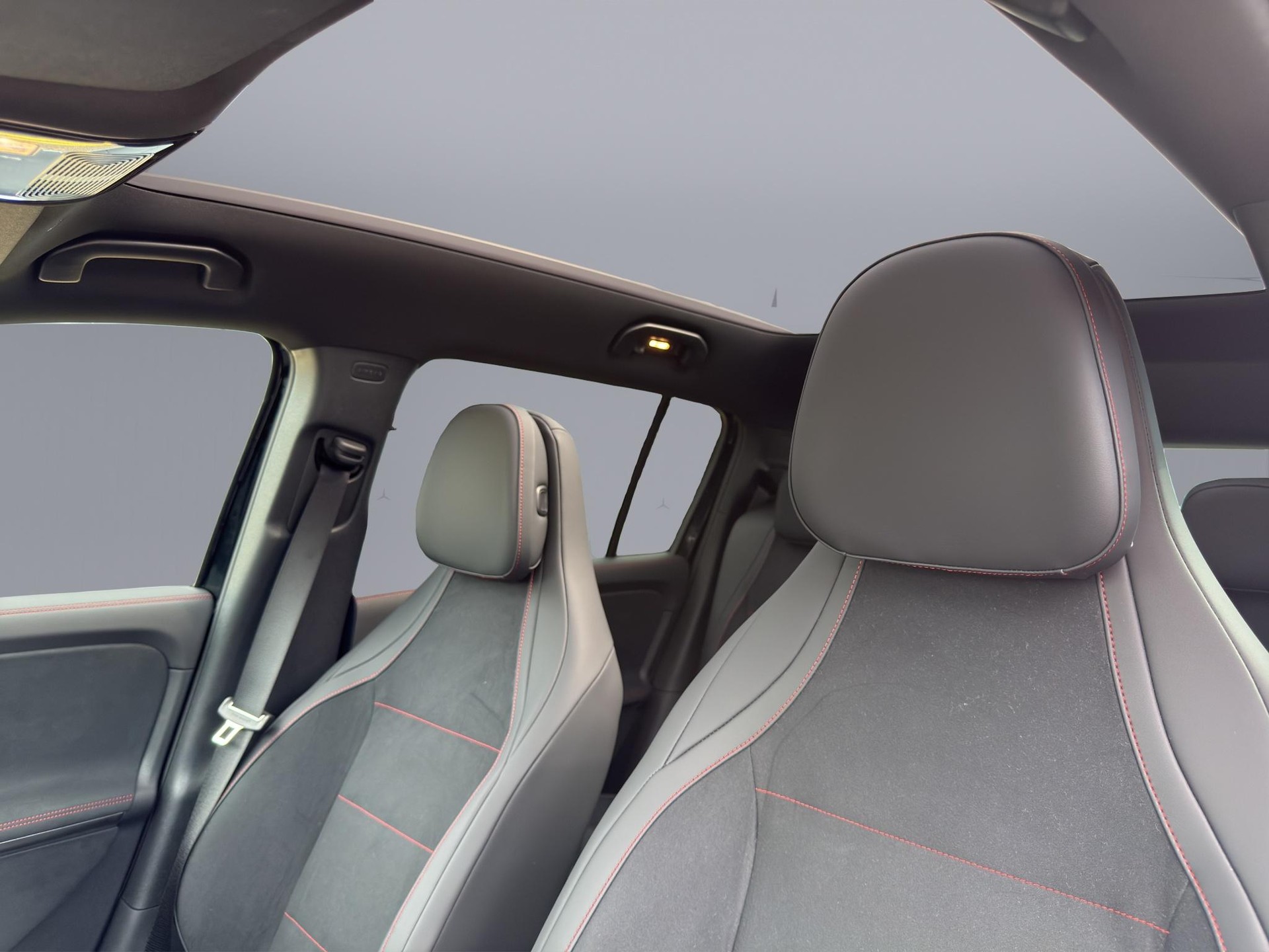MERCEDES-BENZ GLB 220 4matic-image-20
