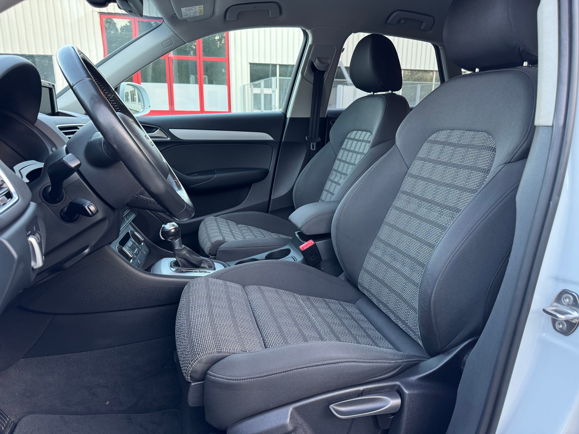 AUDI Q3 2.0 TDI quattro S-tronic-image-7