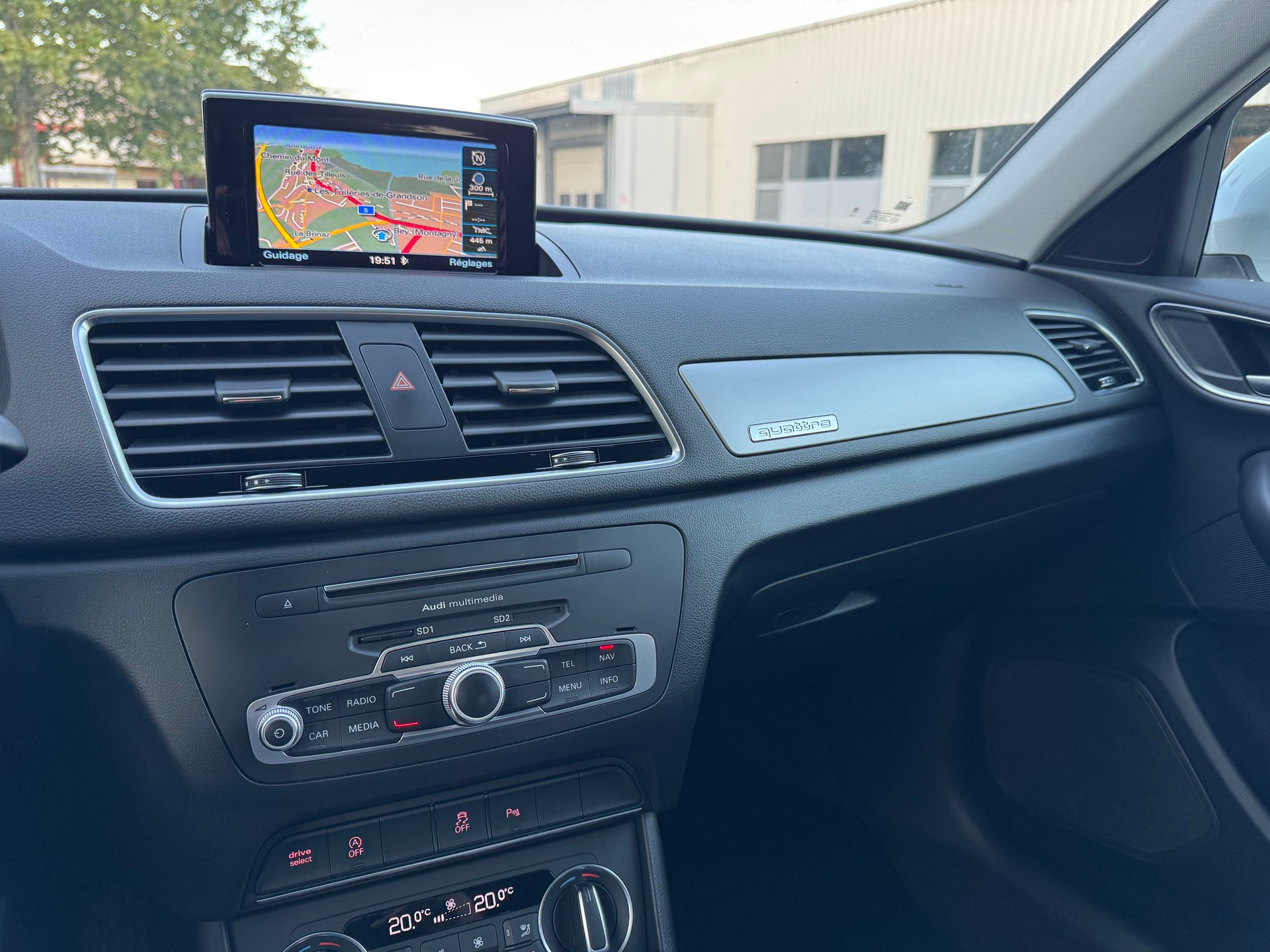 AUDI Q3 2.0 TDI quattro S-tronic-image-11