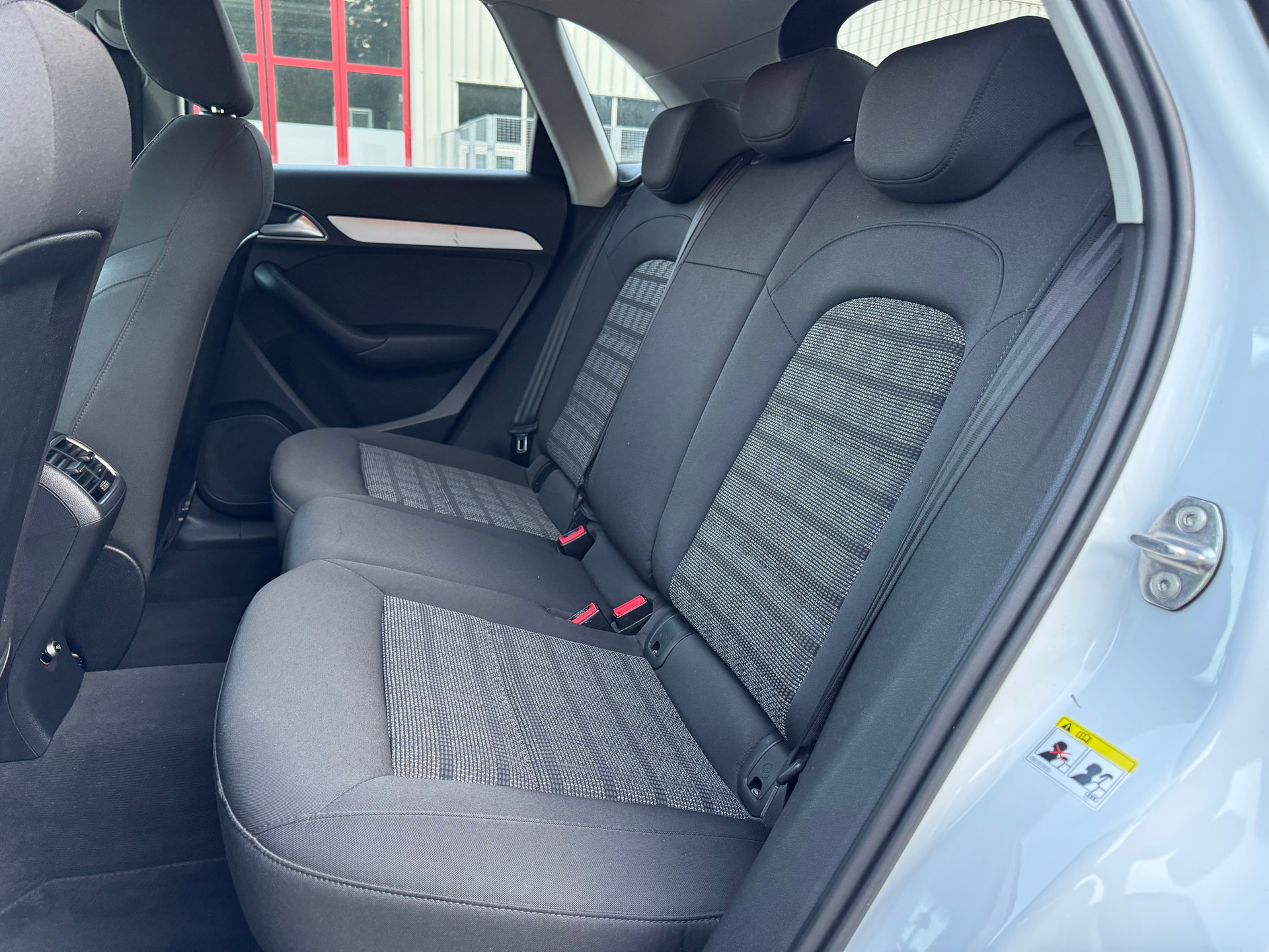 AUDI Q3 2.0 TDI quattro S-tronic-image-8