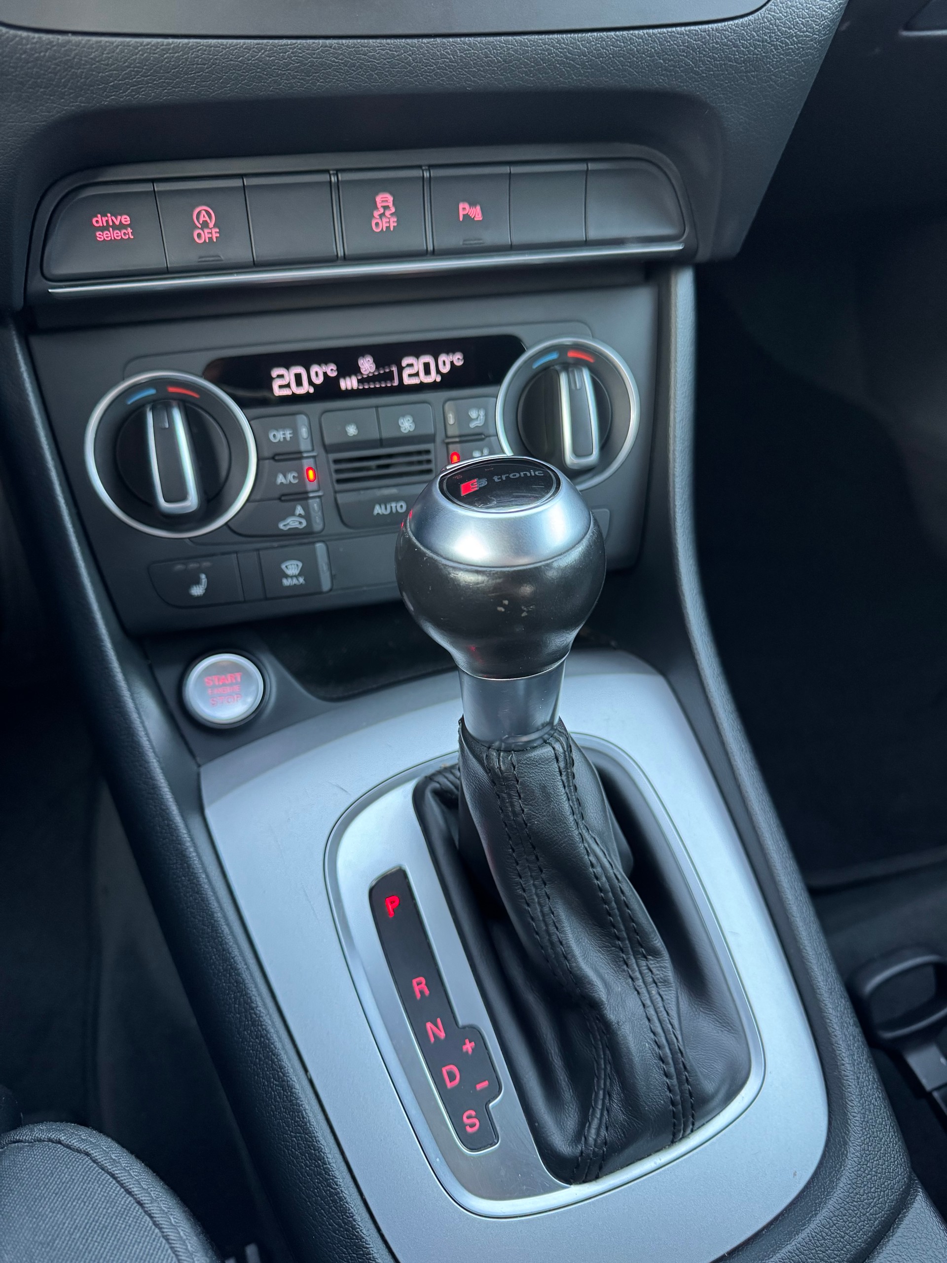 AUDI Q3 2.0 TDI quattro S-tronic-image-13