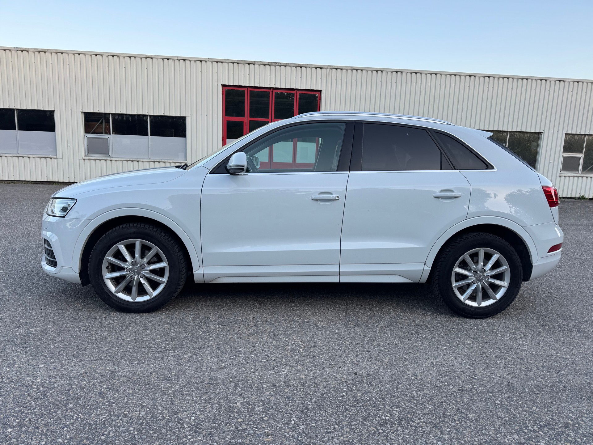 AUDI Q3 2.0 TDI quattro S-tronic-image-2