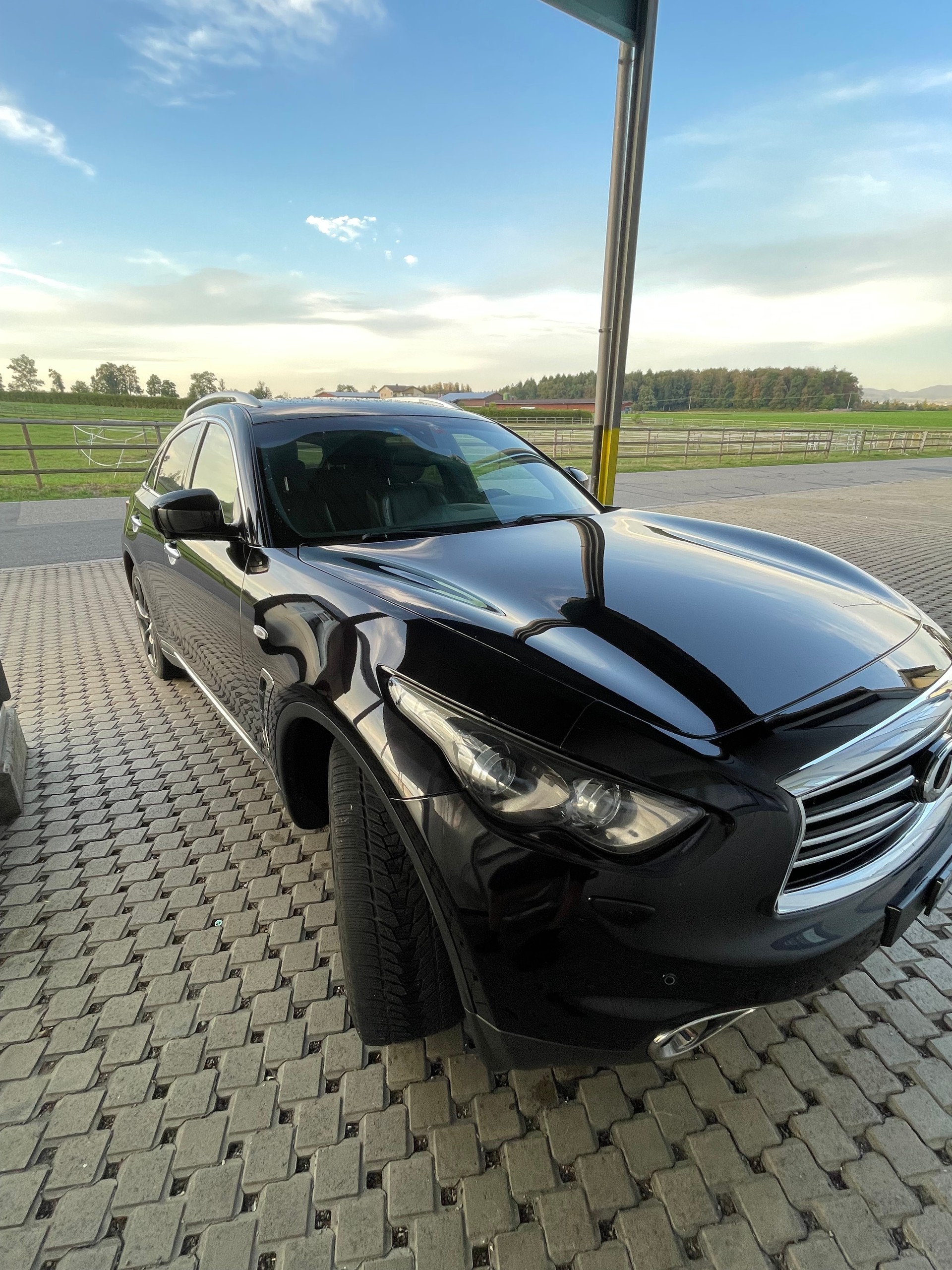 INFINITI Qx 70 Sport-image-2